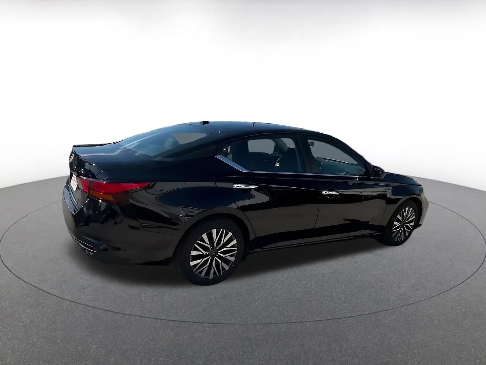 Thumbnail: 2025 Nissan Altima - 14