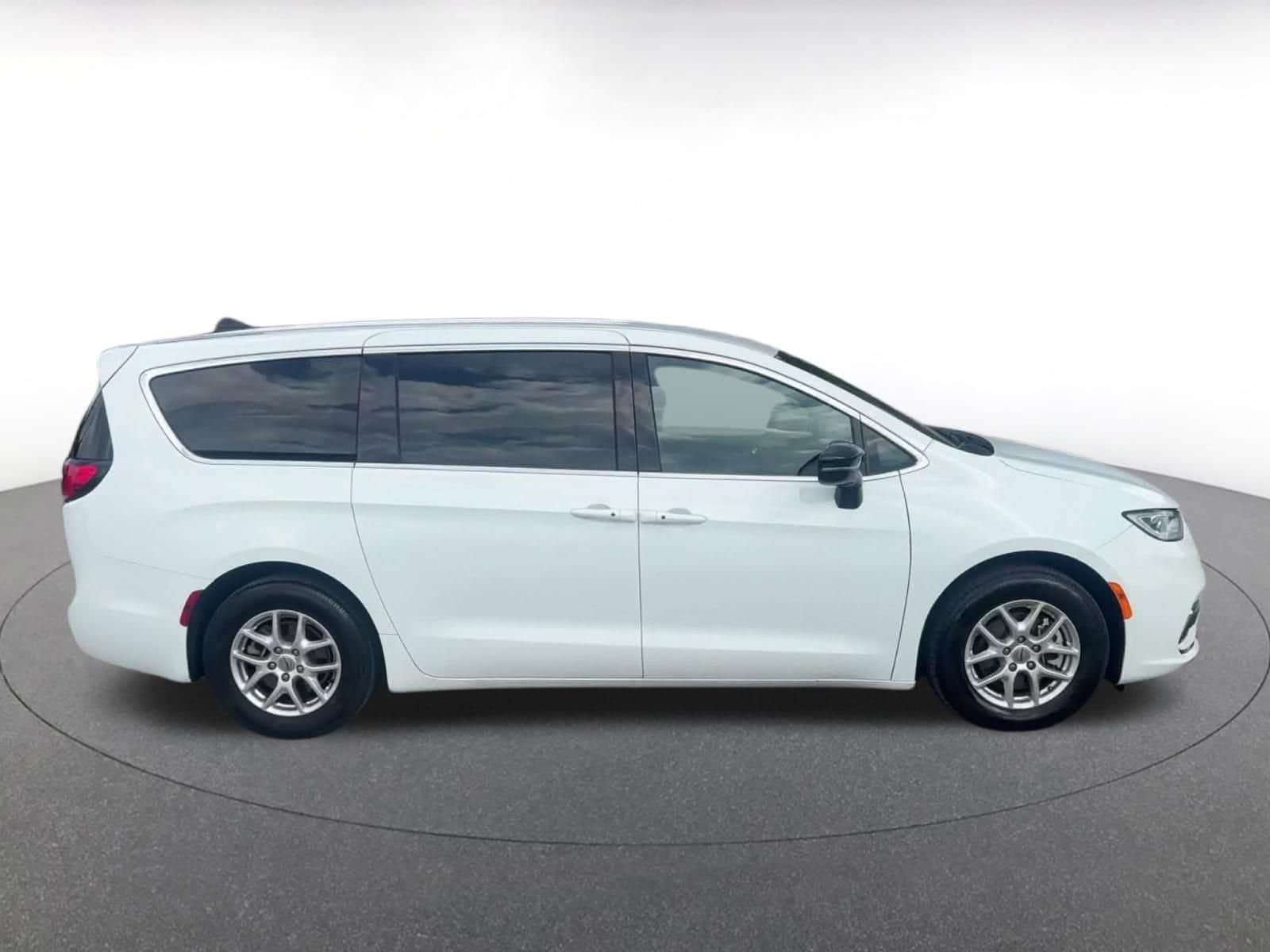 Thumbnail: 2025 Chrysler Pacifica - 15