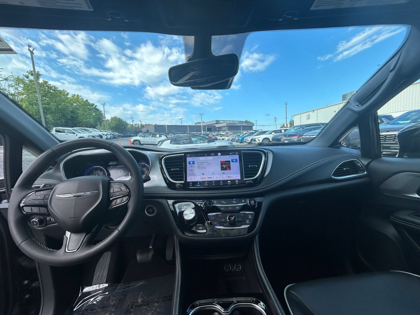 Thumbnail: 2025 Chrysler Pacifica - 31
