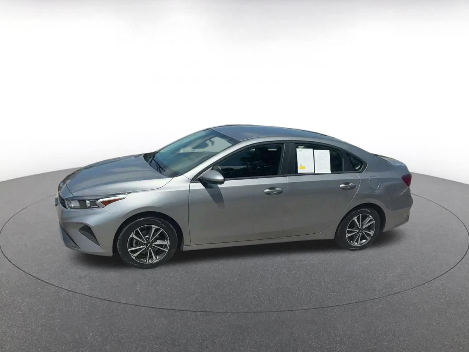 Thumbnail: 2024 Kia Forte - 7