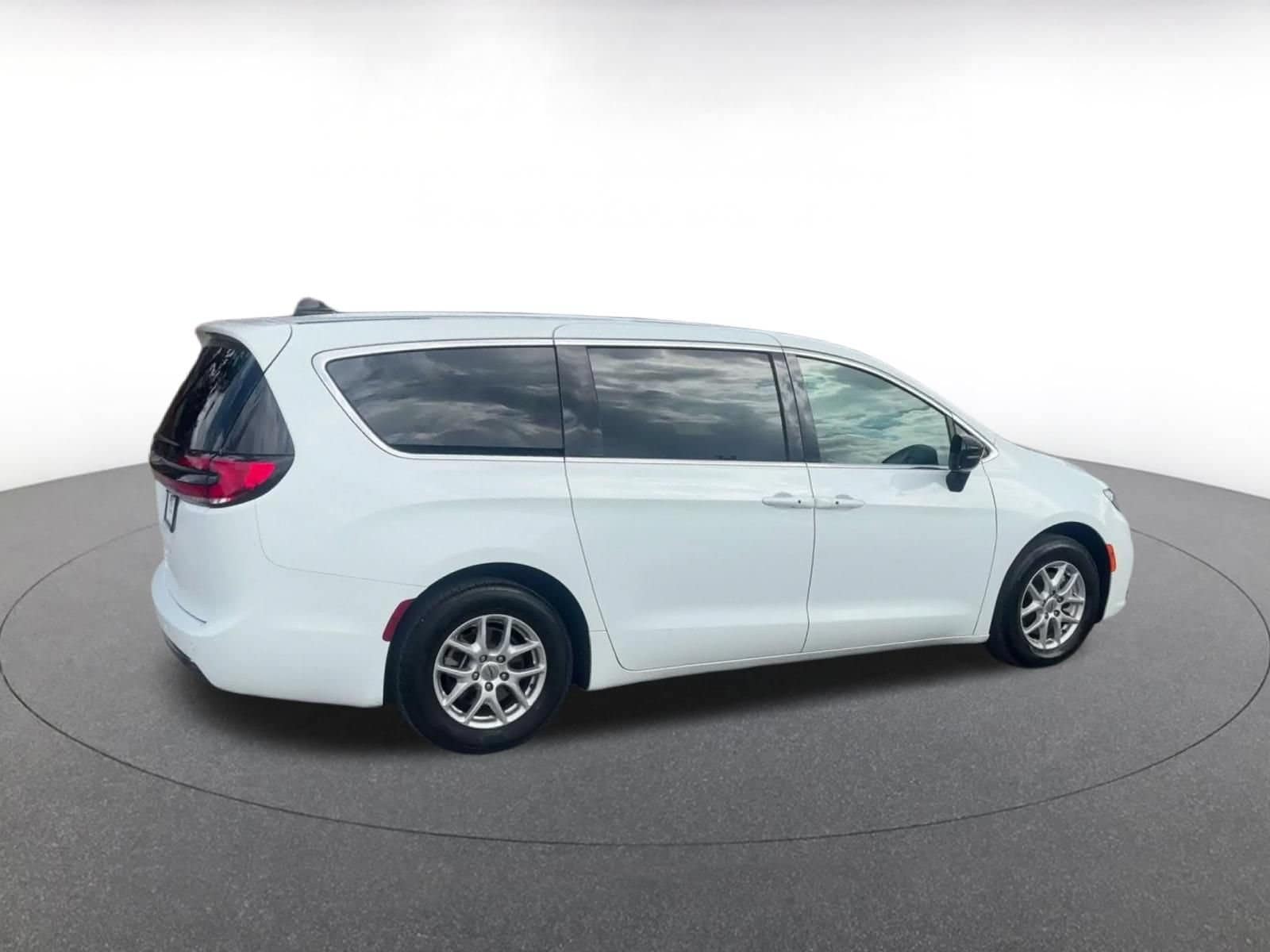 Thumbnail: 2025 Chrysler Pacifica - 14
