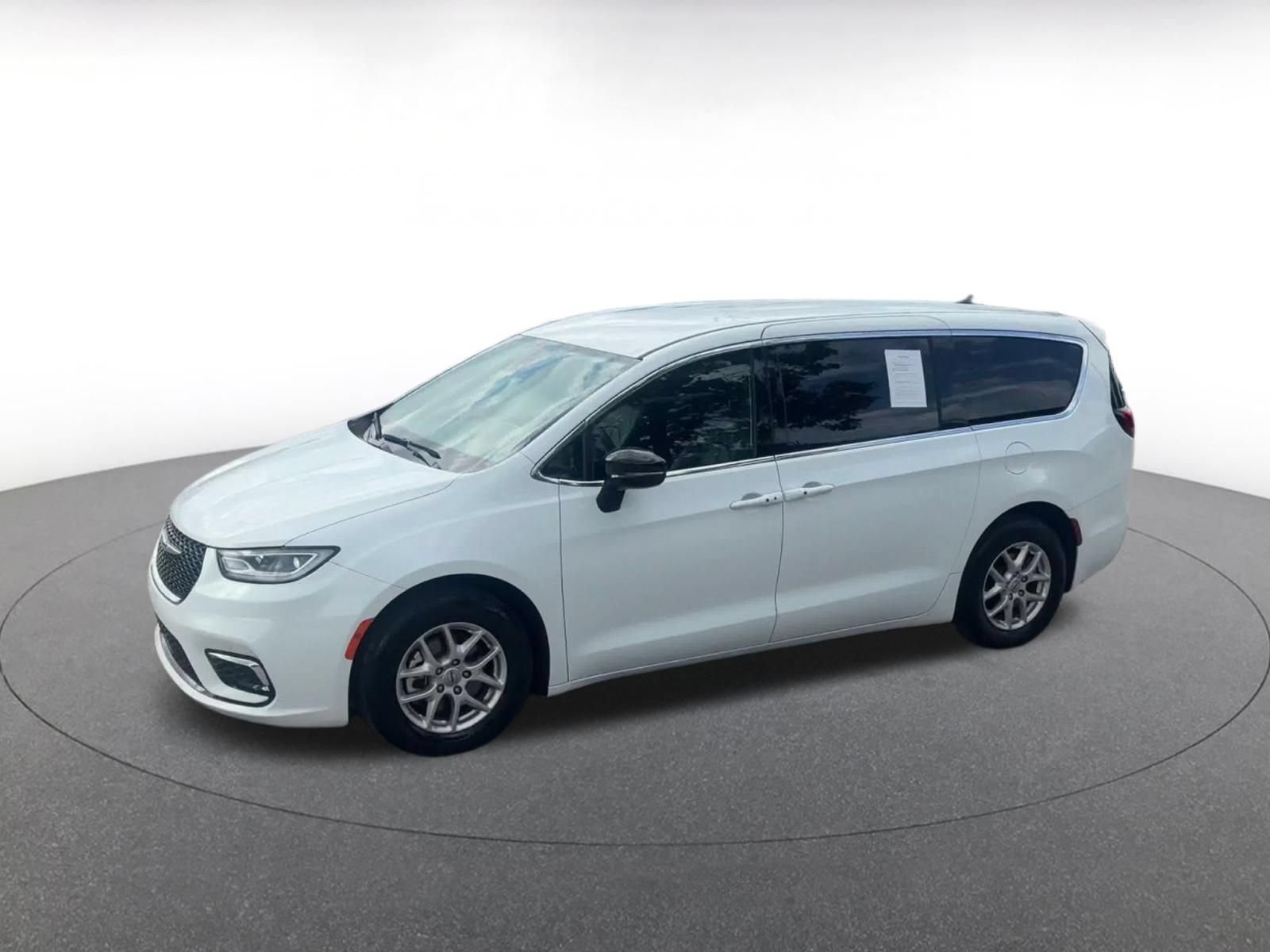 Thumbnail: 2025 Chrysler Pacifica - 7