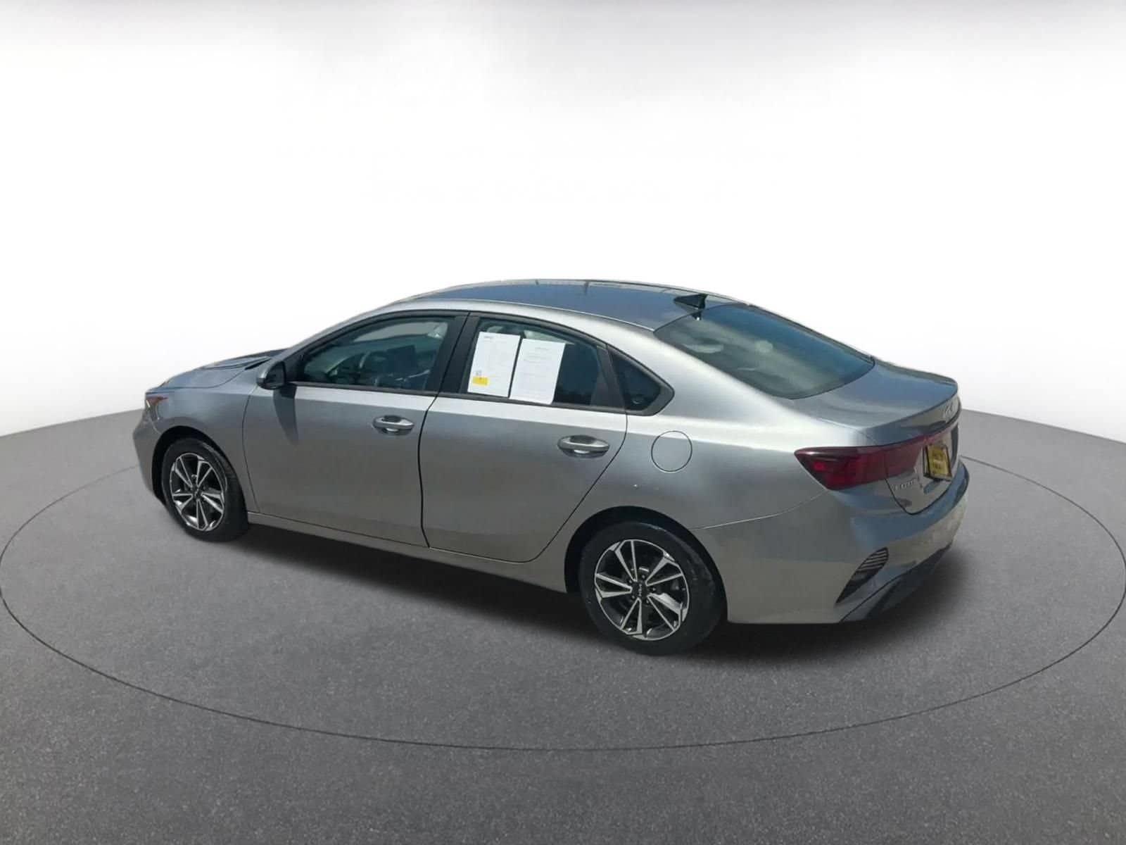 Thumbnail: 2024 Kia Forte - 9