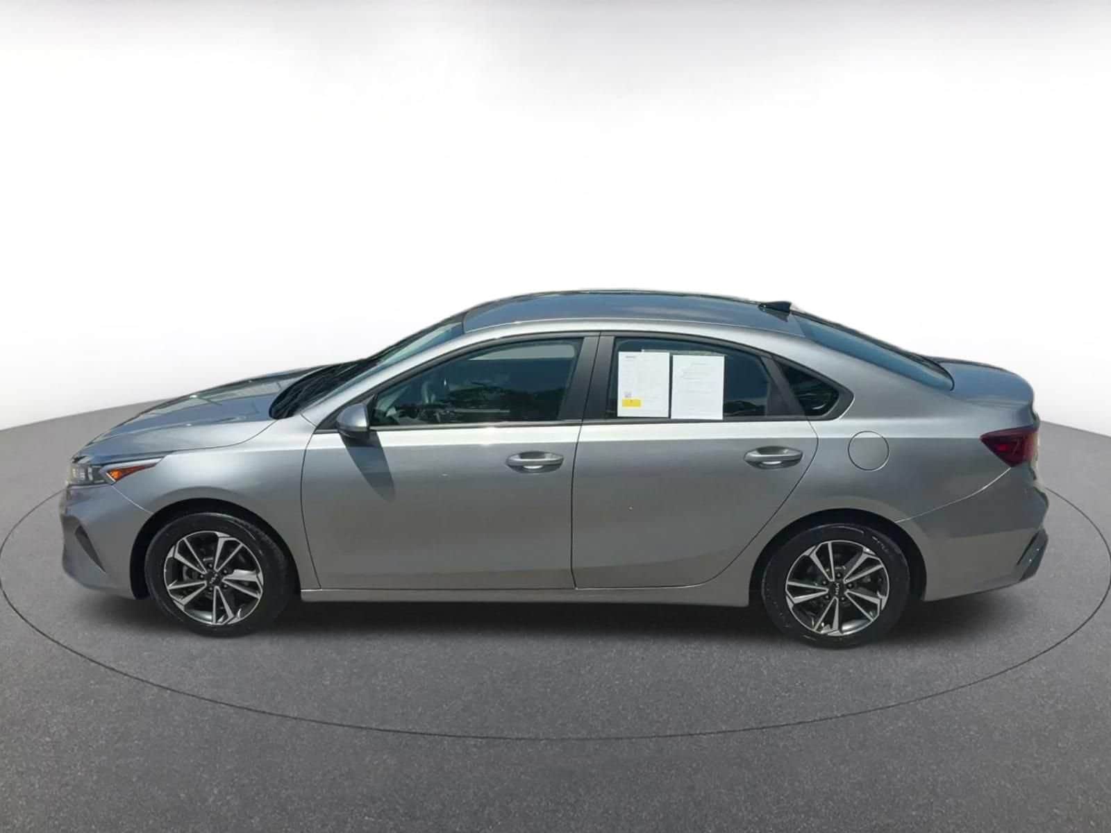 Thumbnail: 2024 Kia Forte - 8
