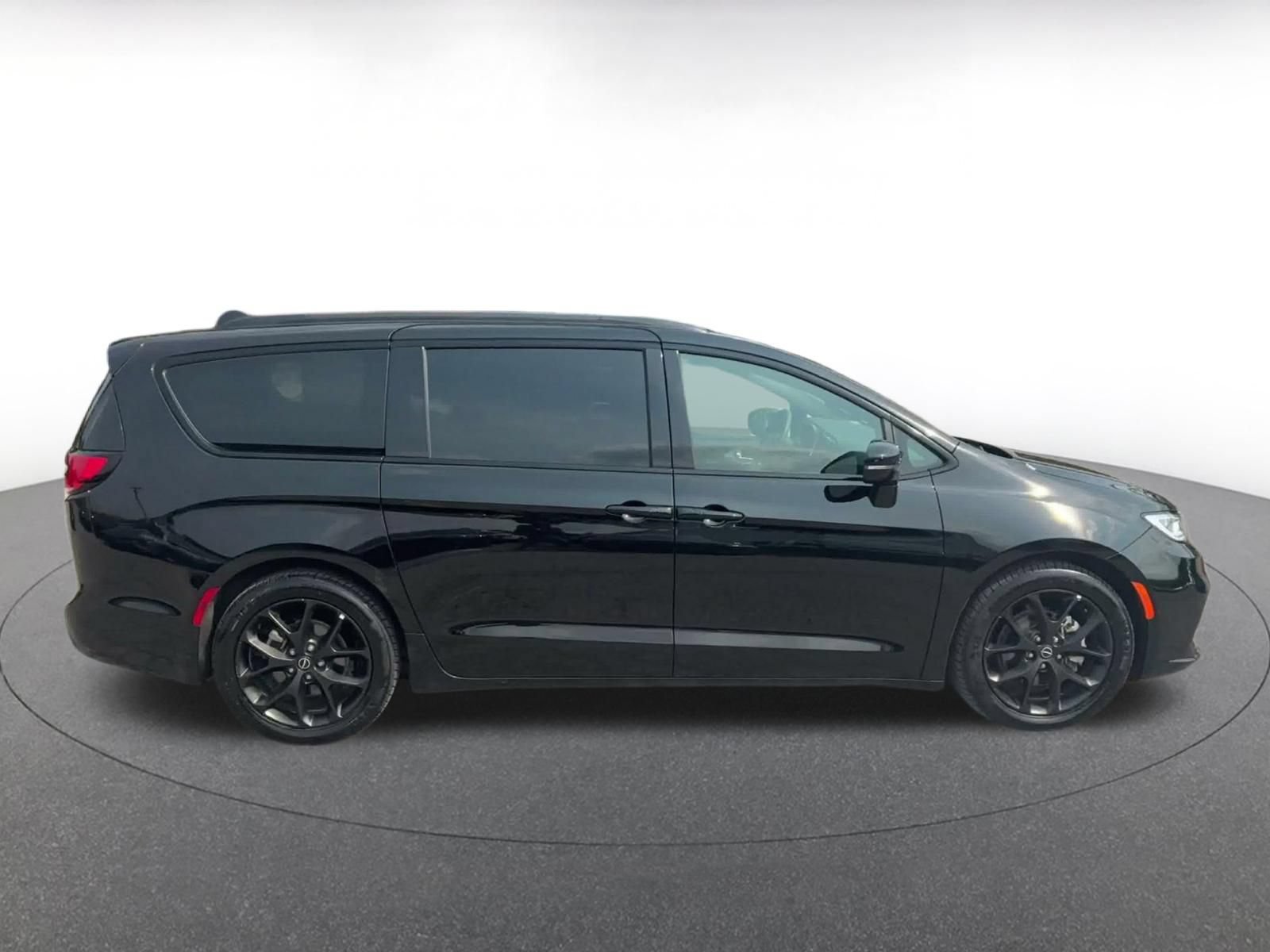 Thumbnail: 2025 Chrysler Pacifica - 15