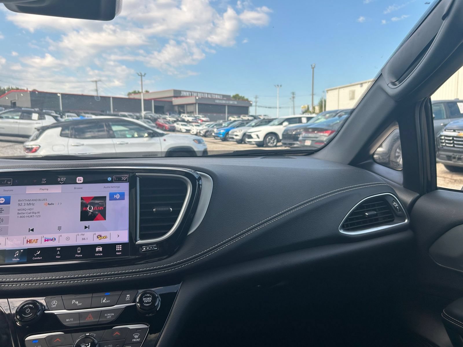 Thumbnail: 2025 Chrysler Pacifica - 33