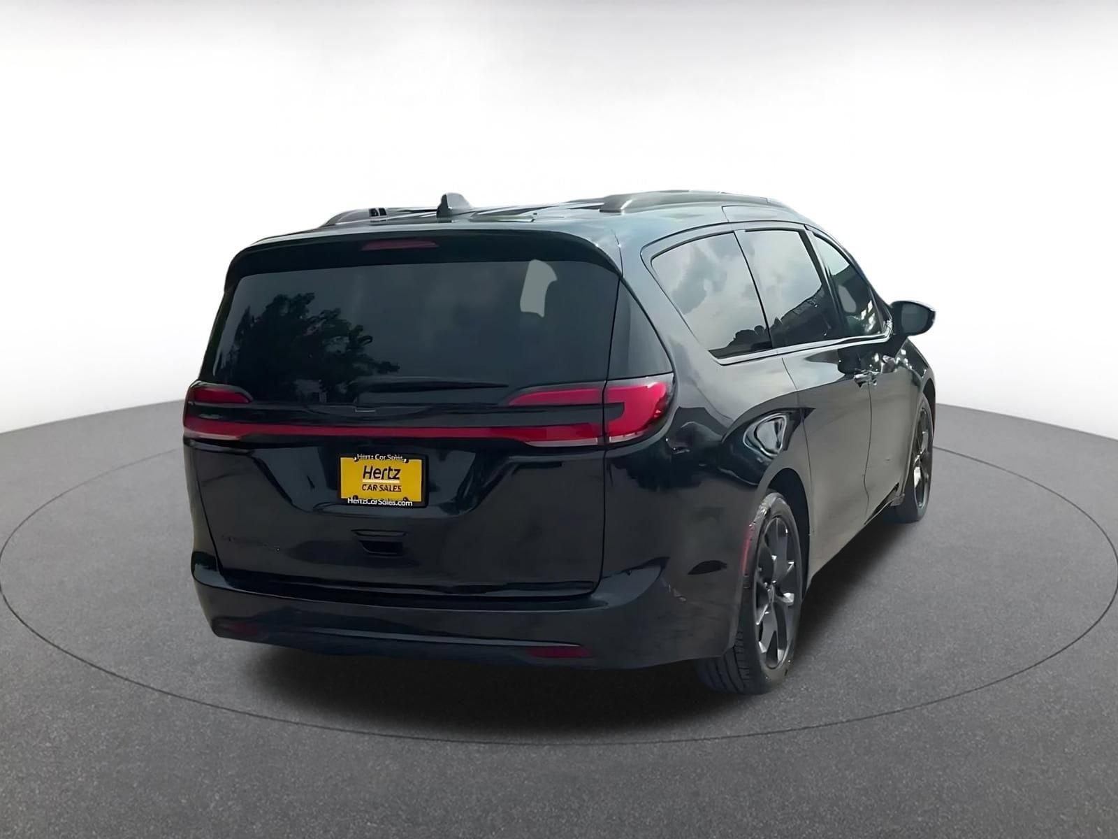 Thumbnail: 2025 Chrysler Pacifica - 13