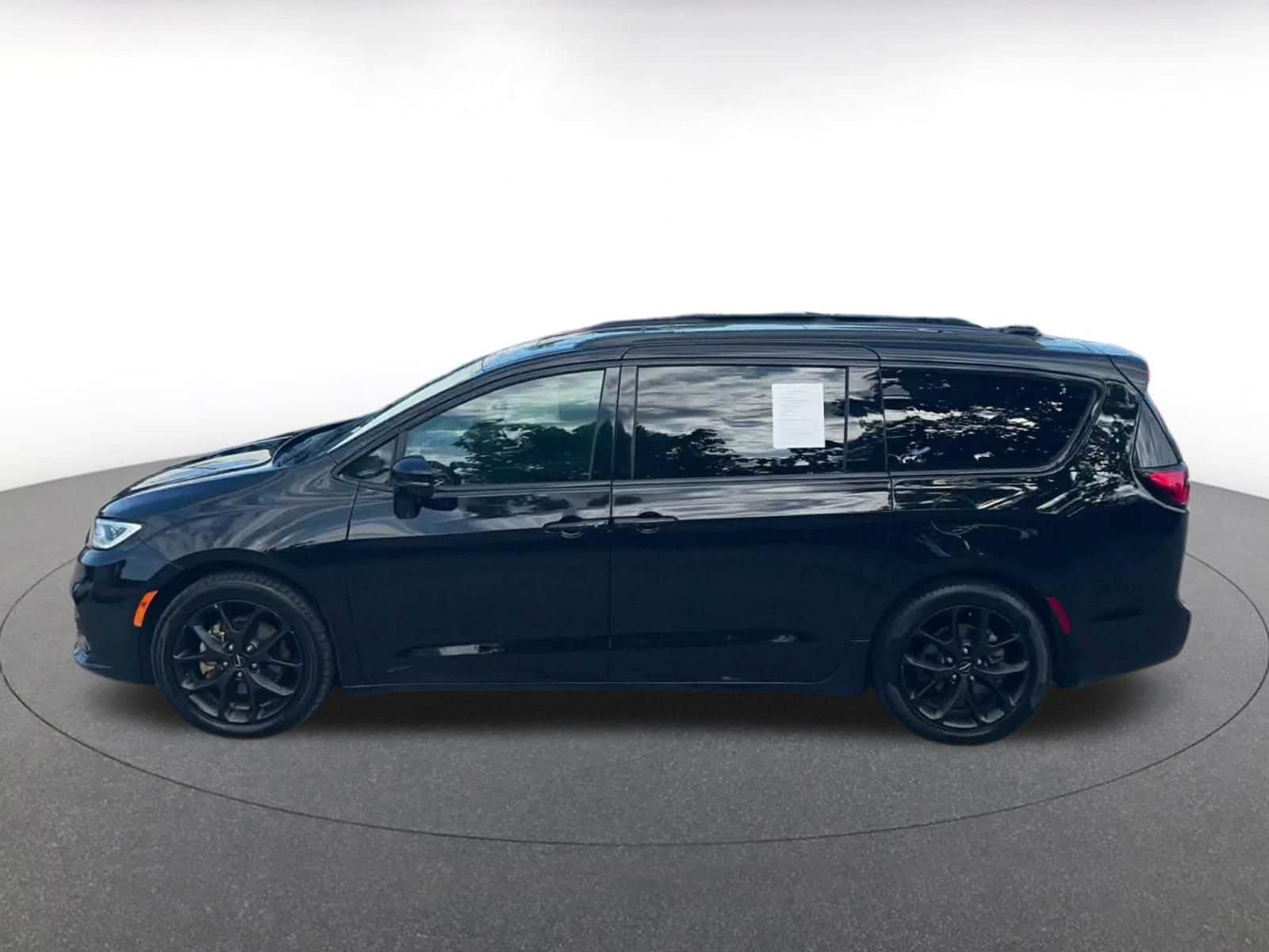 Thumbnail: 2025 Chrysler Pacifica - 8