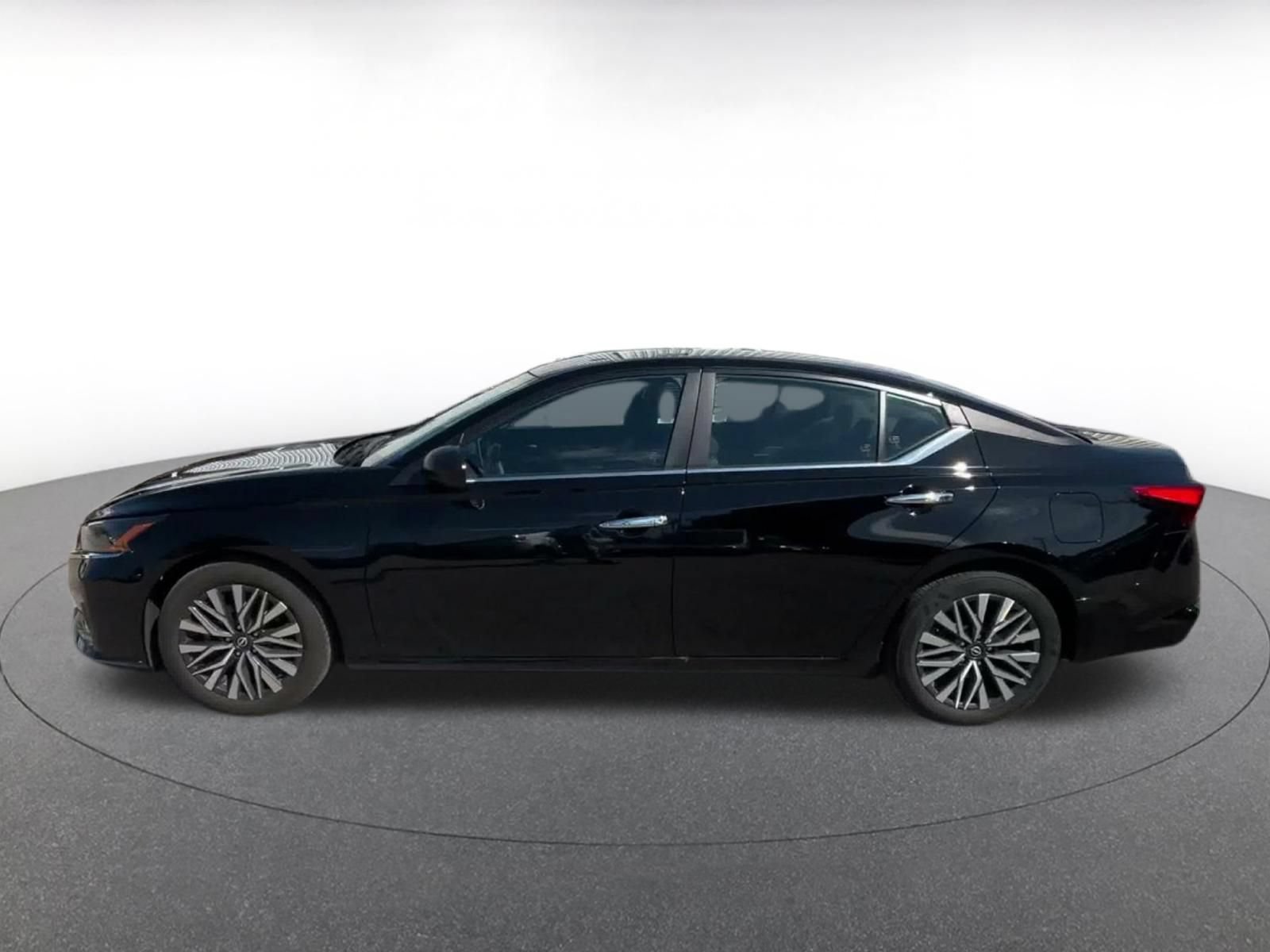 Thumbnail: 2025 Nissan Altima - 8