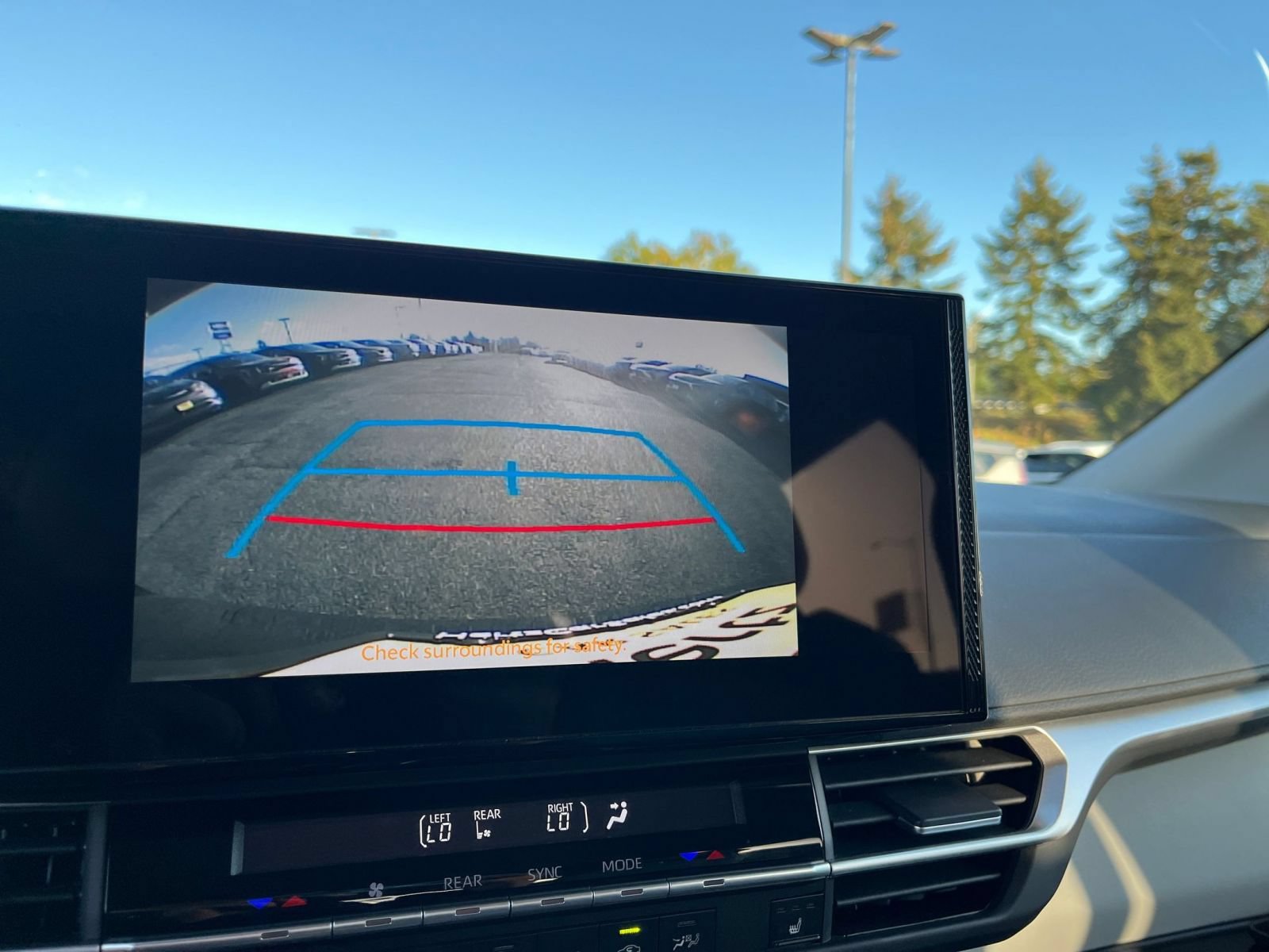 Thumbnail: 2025 Toyota Sienna - 25