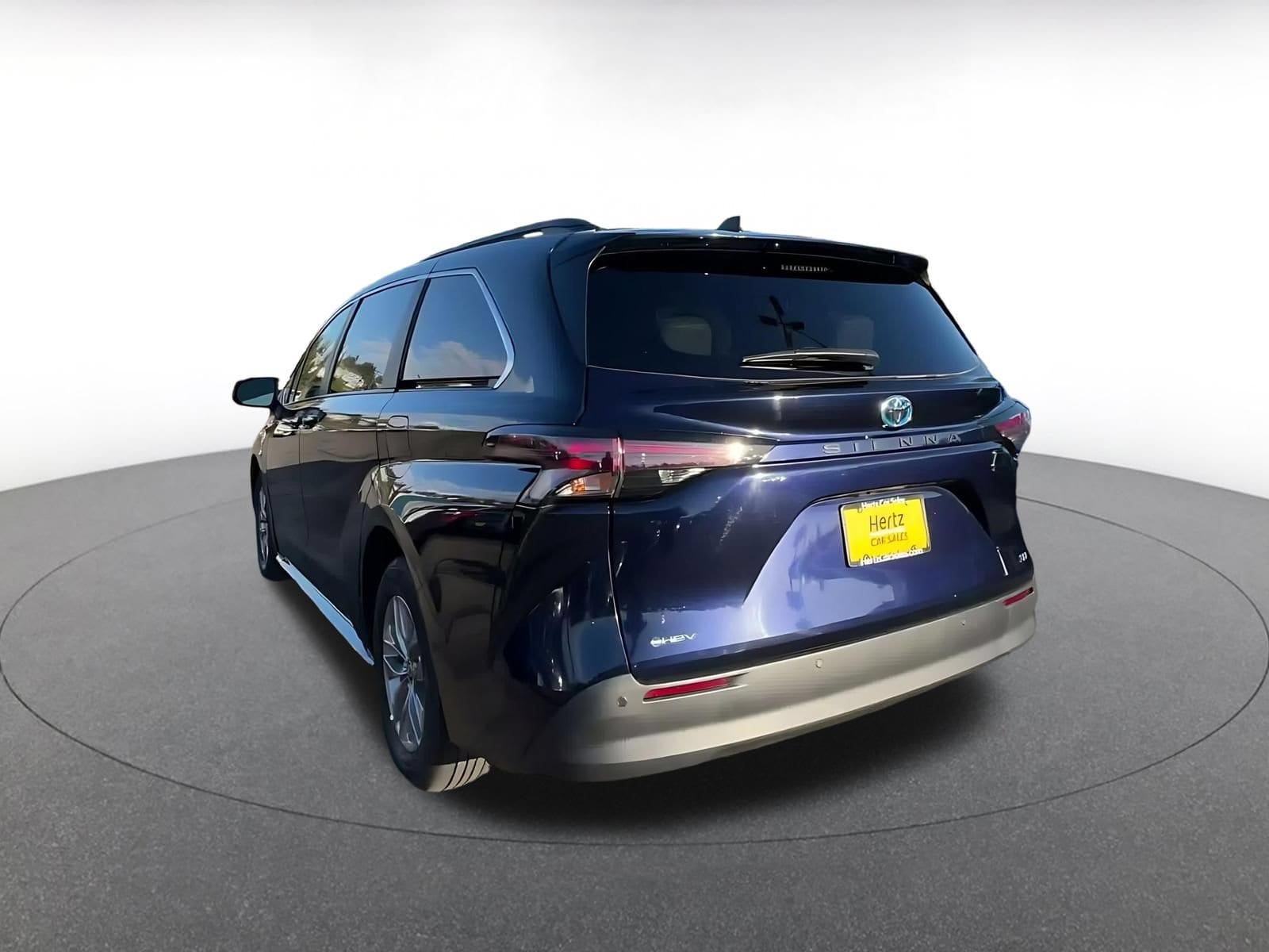 Thumbnail: 2025 Toyota Sienna - 14