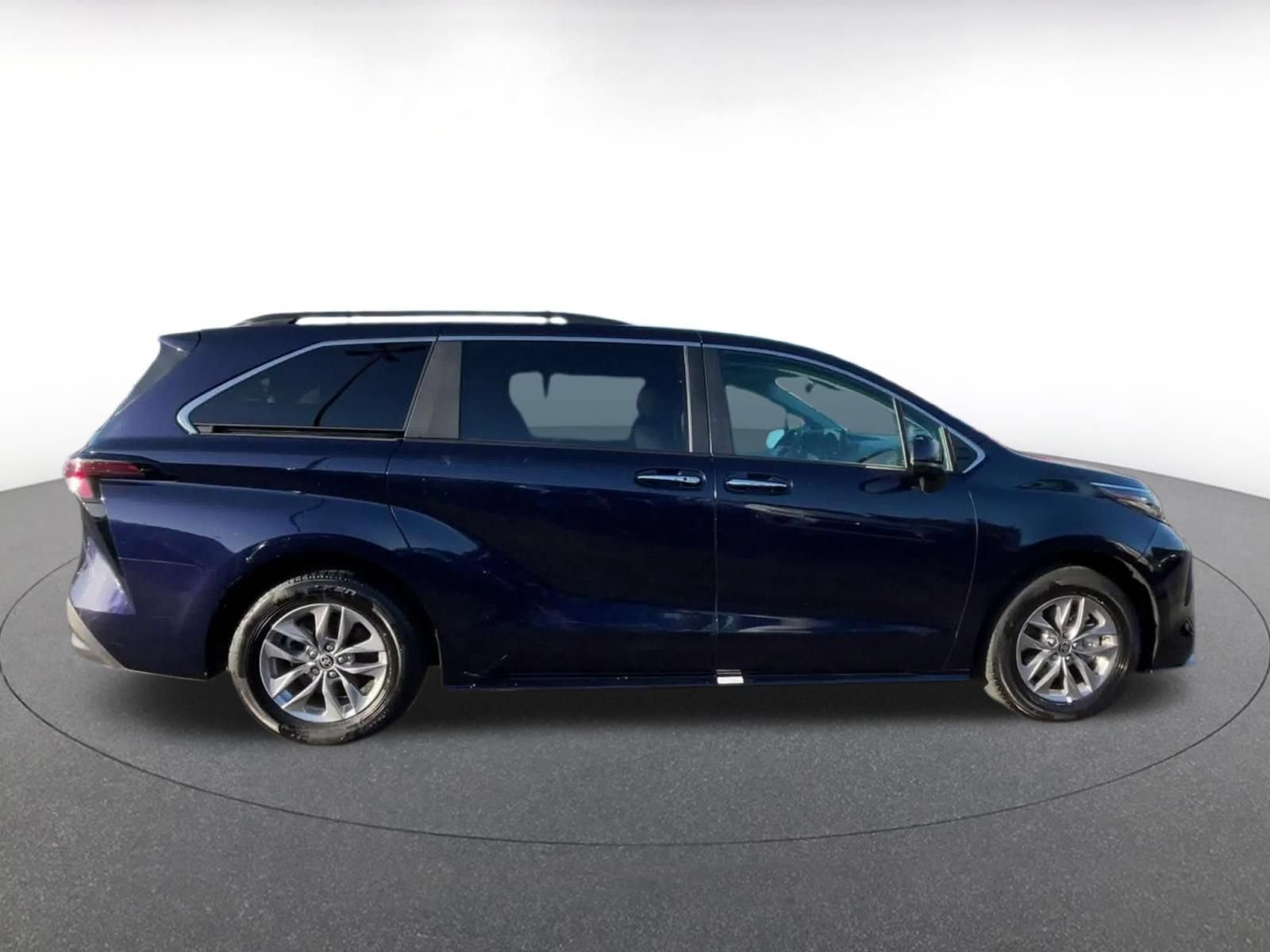 Thumbnail: 2025 Toyota Sienna - 15