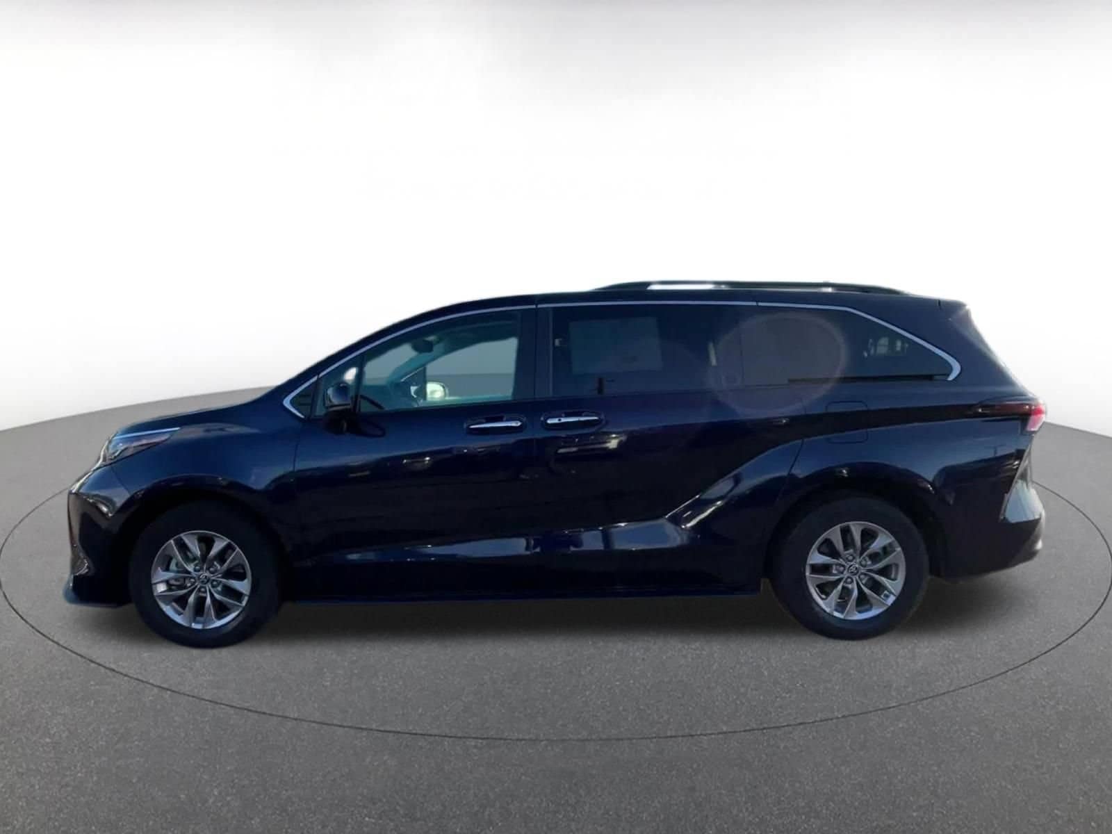Thumbnail: 2025 Toyota Sienna - 8