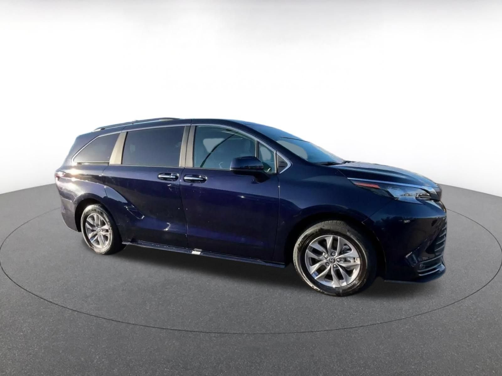 Thumbnail: 2025 Toyota Sienna - 2