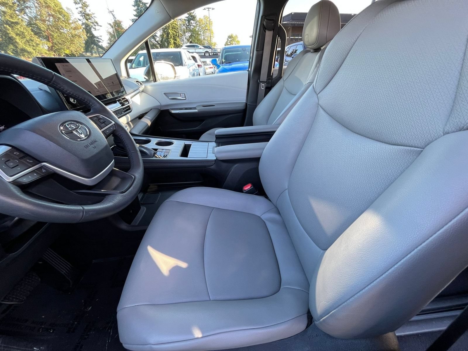 Thumbnail: 2025 Toyota Sienna - 27