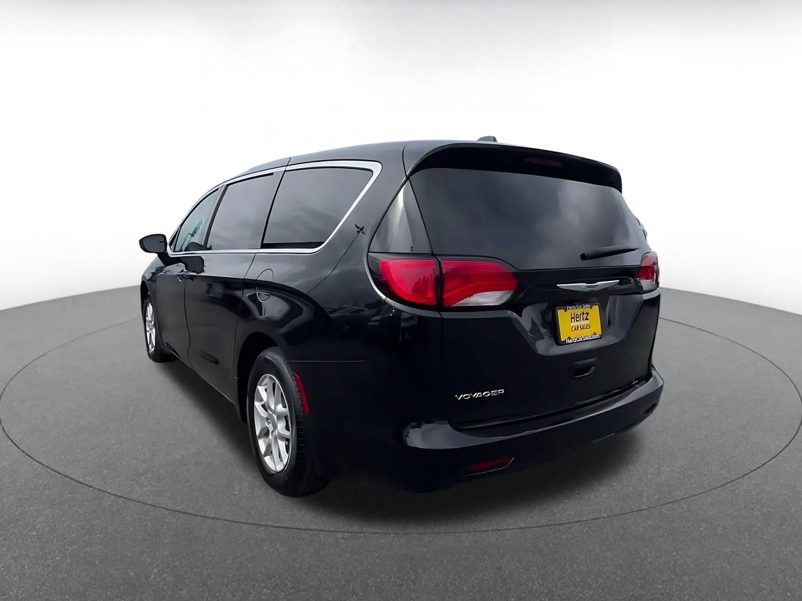 Thumbnail: 2024 Chrysler Voyager - 10