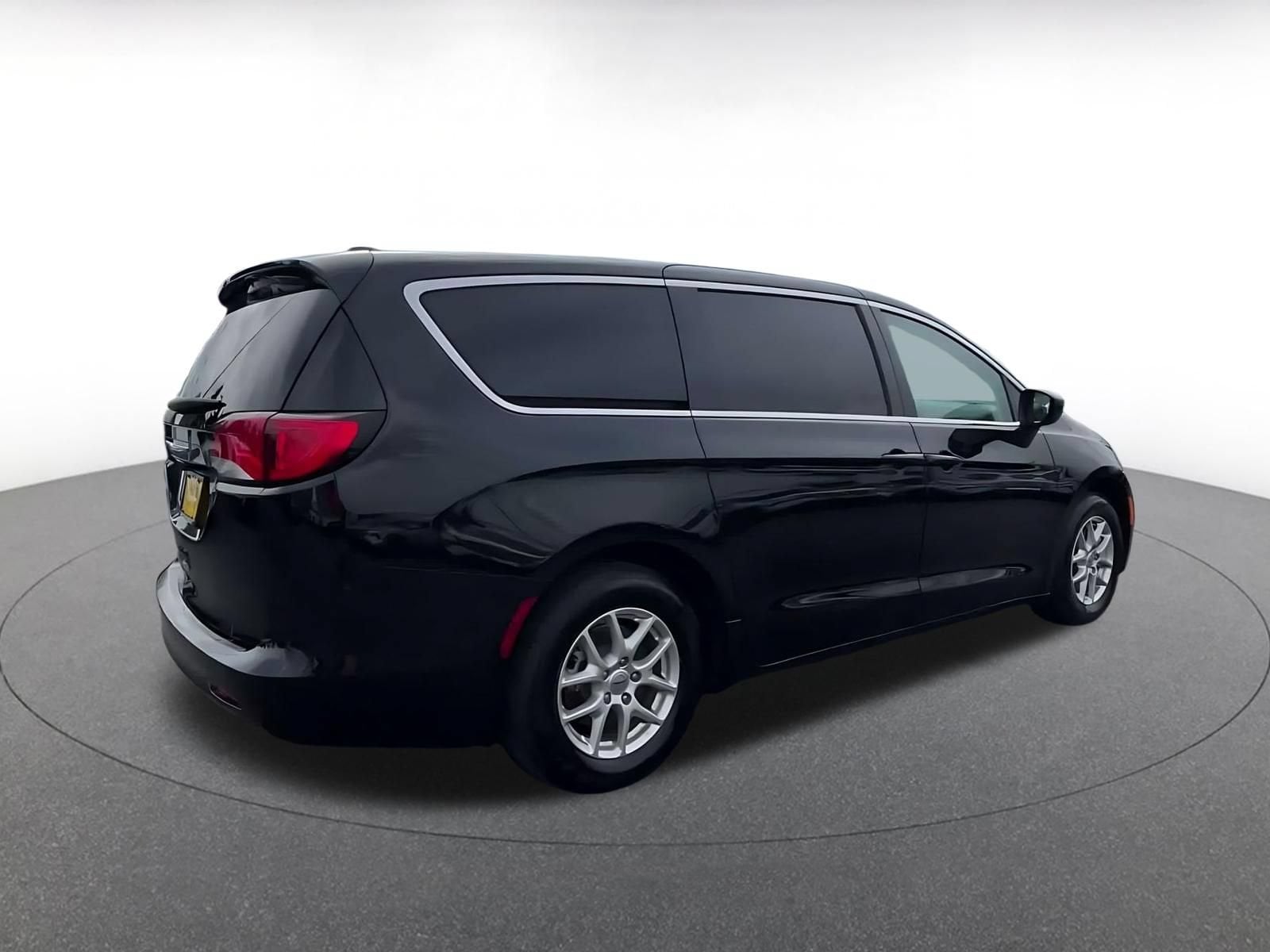 Thumbnail: 2024 Chrysler Voyager - 13
