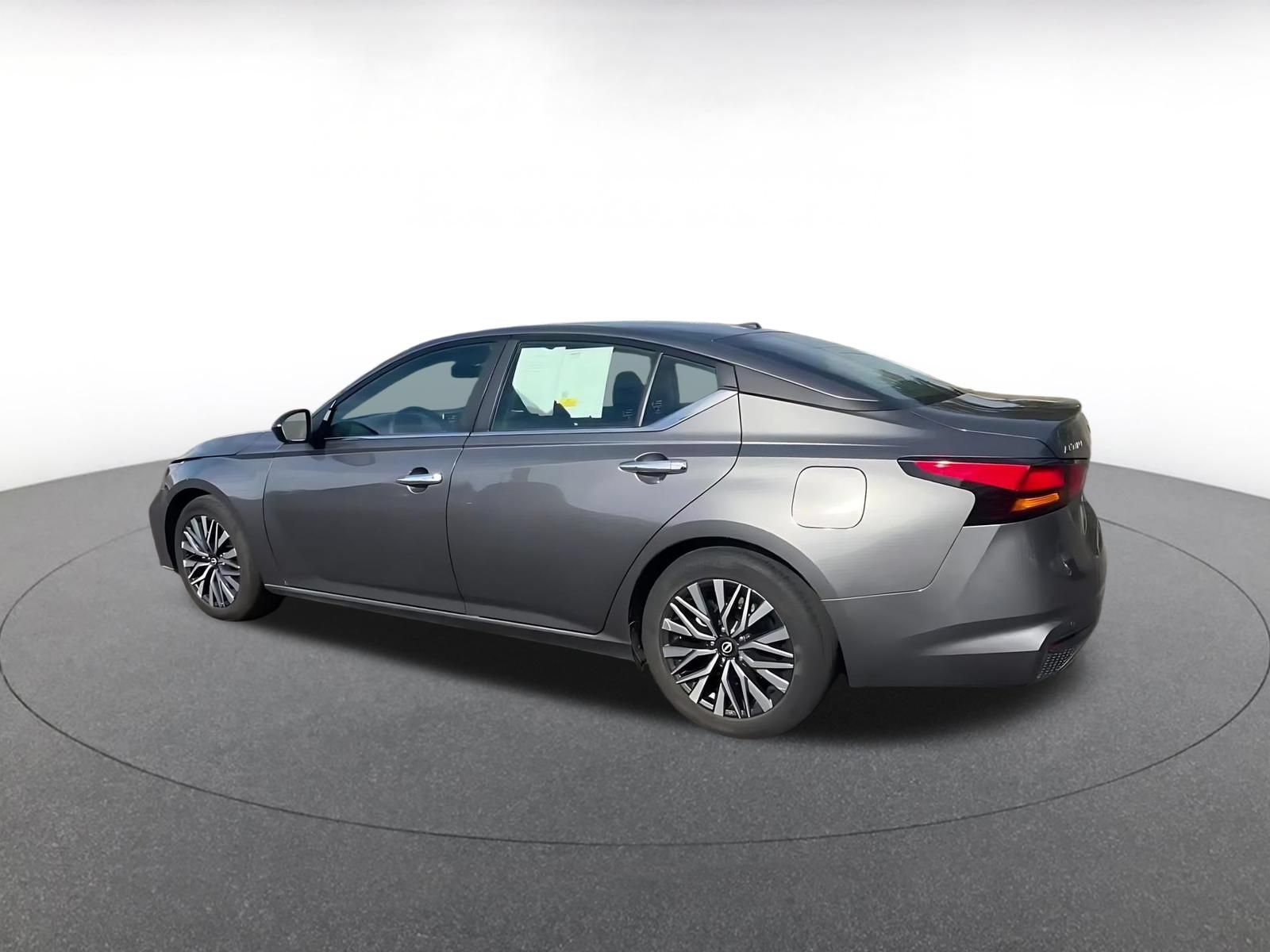 Thumbnail: 2025 Nissan Altima - 9