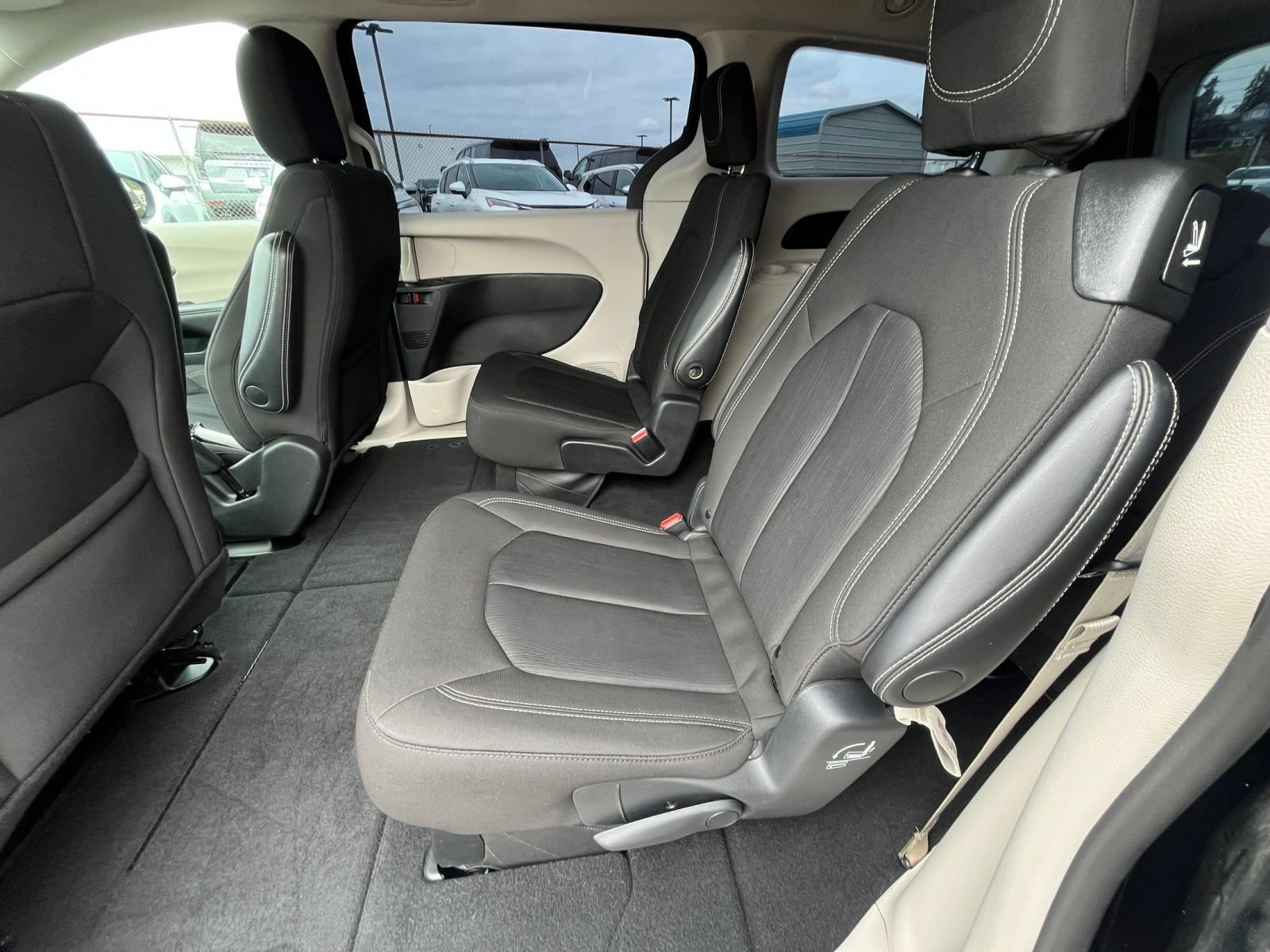 Thumbnail: 2024 Chrysler Voyager - 27