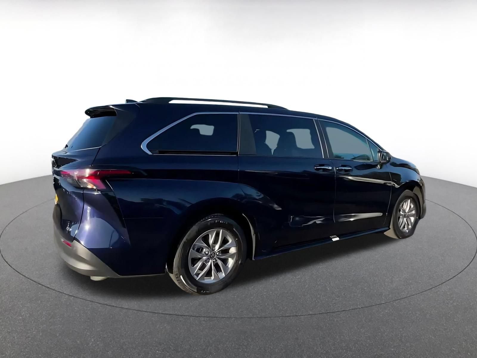 Thumbnail: 2025 Toyota Sienna - 13