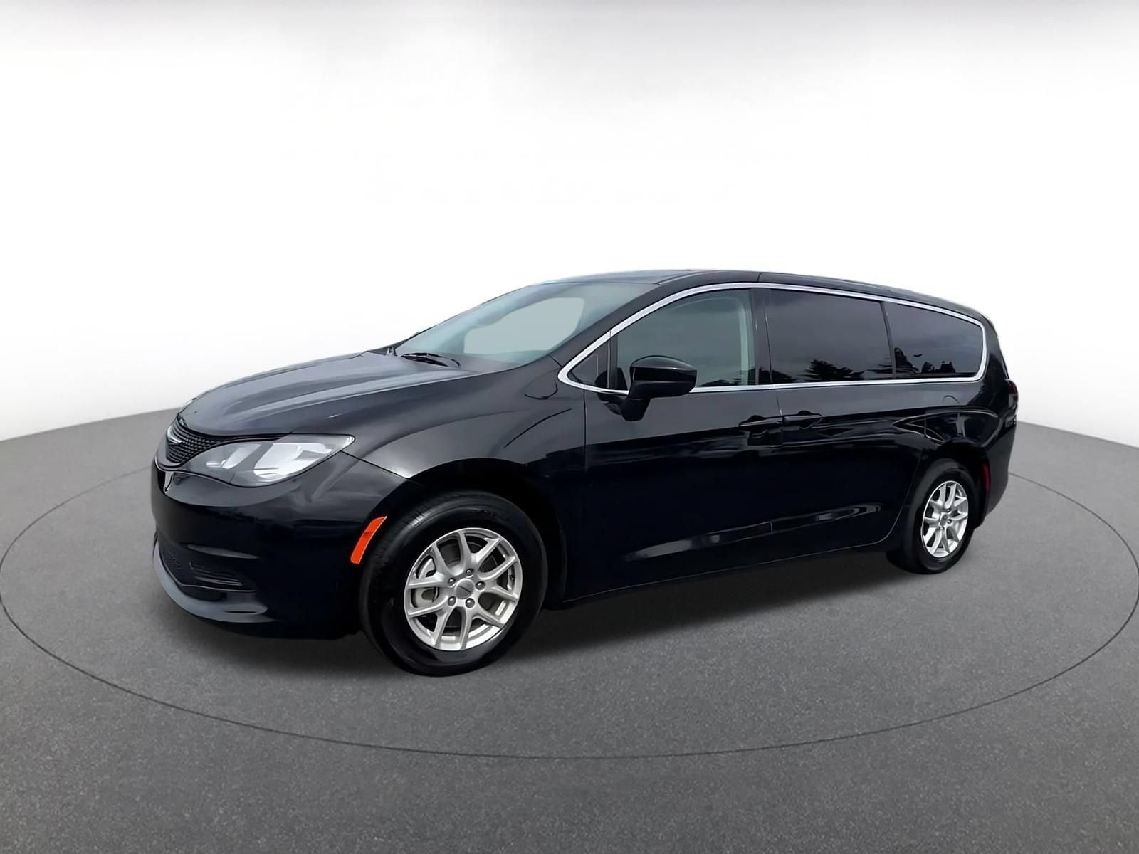 Thumbnail: 2024 Chrysler Voyager - 7