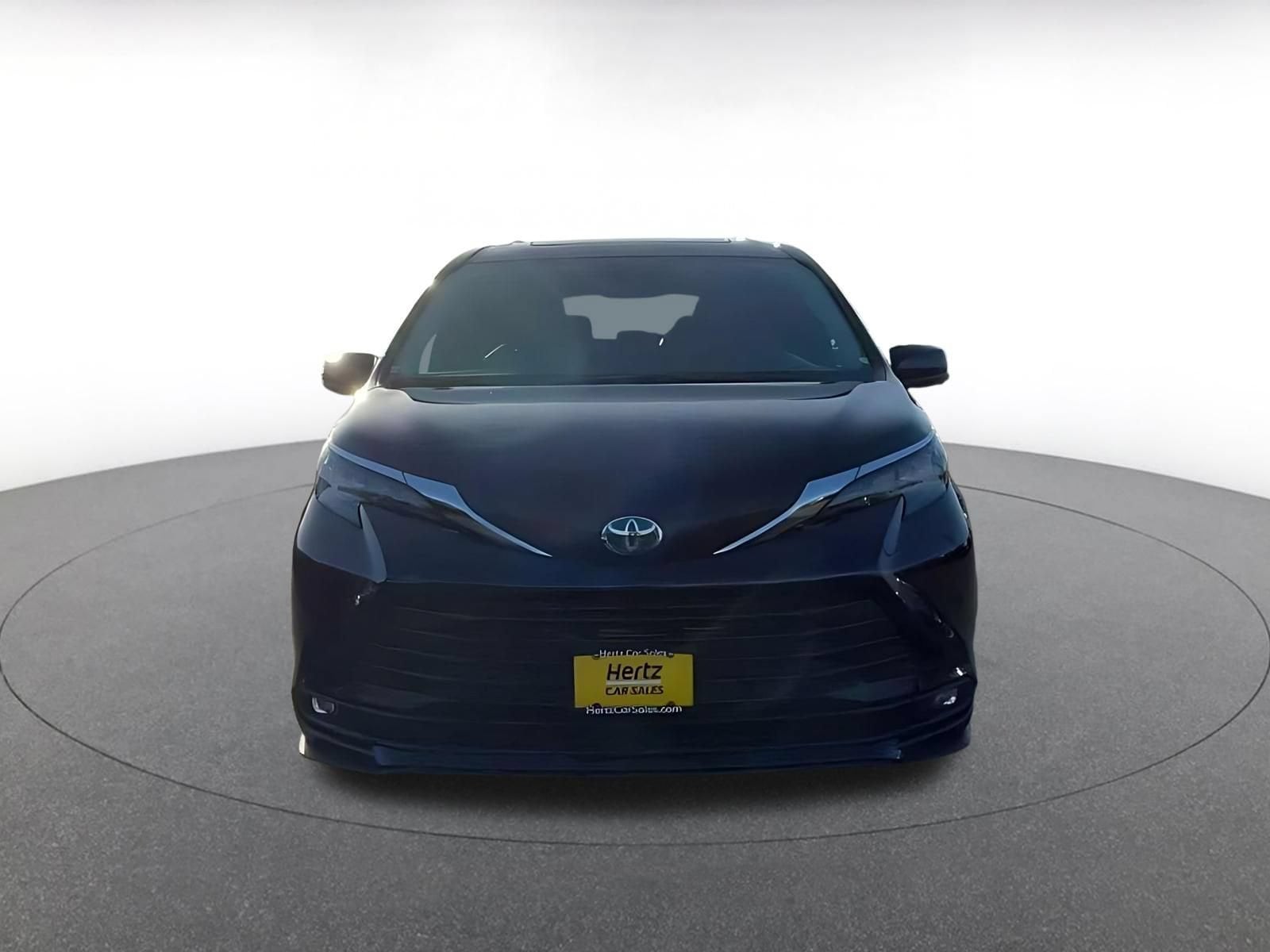 Thumbnail: 2025 Toyota Sienna - 4
