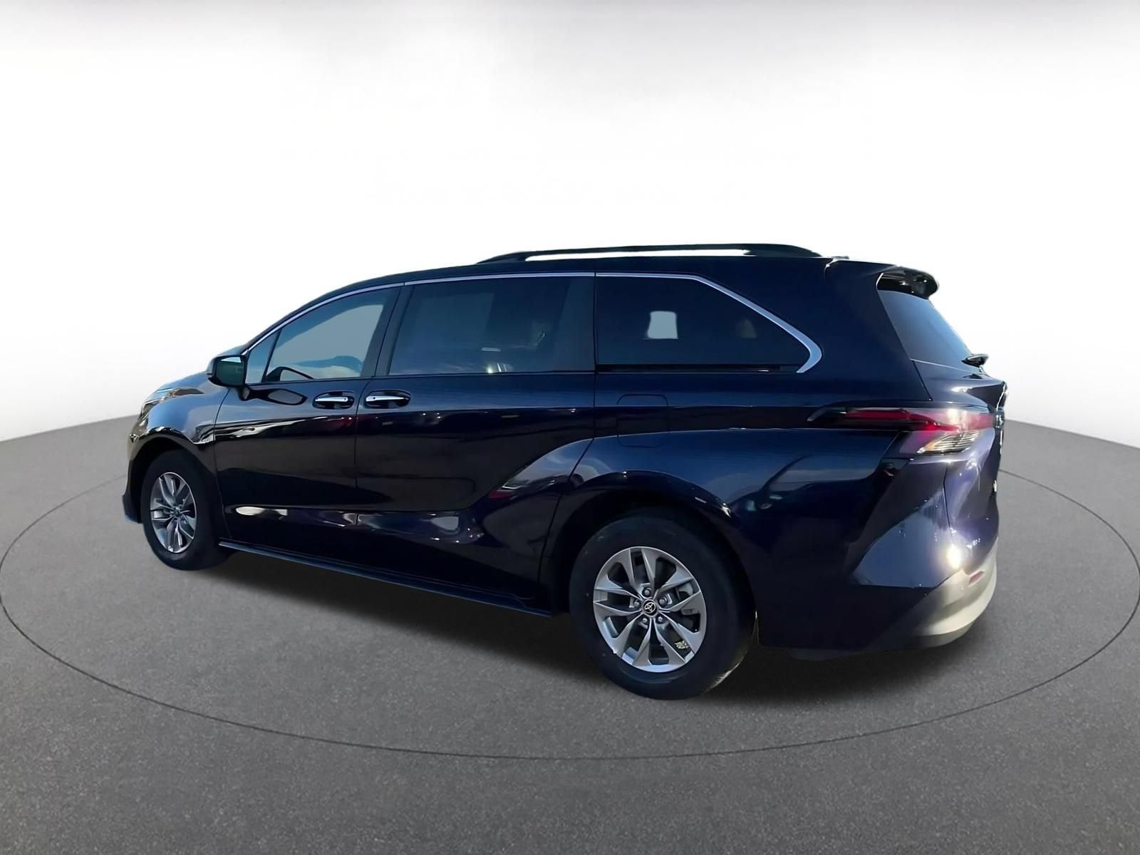 Thumbnail: 2025 Toyota Sienna - 9