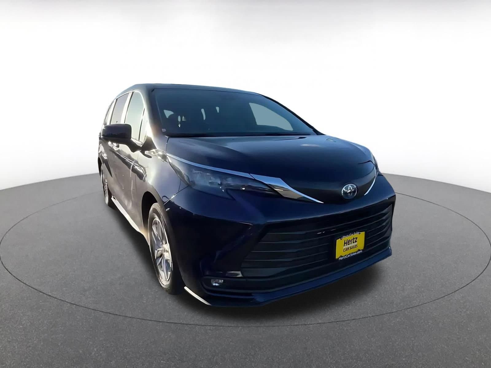 Thumbnail: 2025 Toyota Sienna - 3