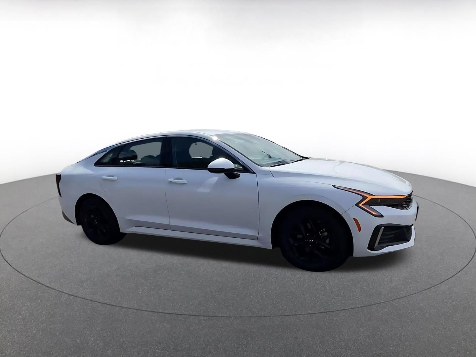 Thumbnail: 2025 Kia K5 - 2