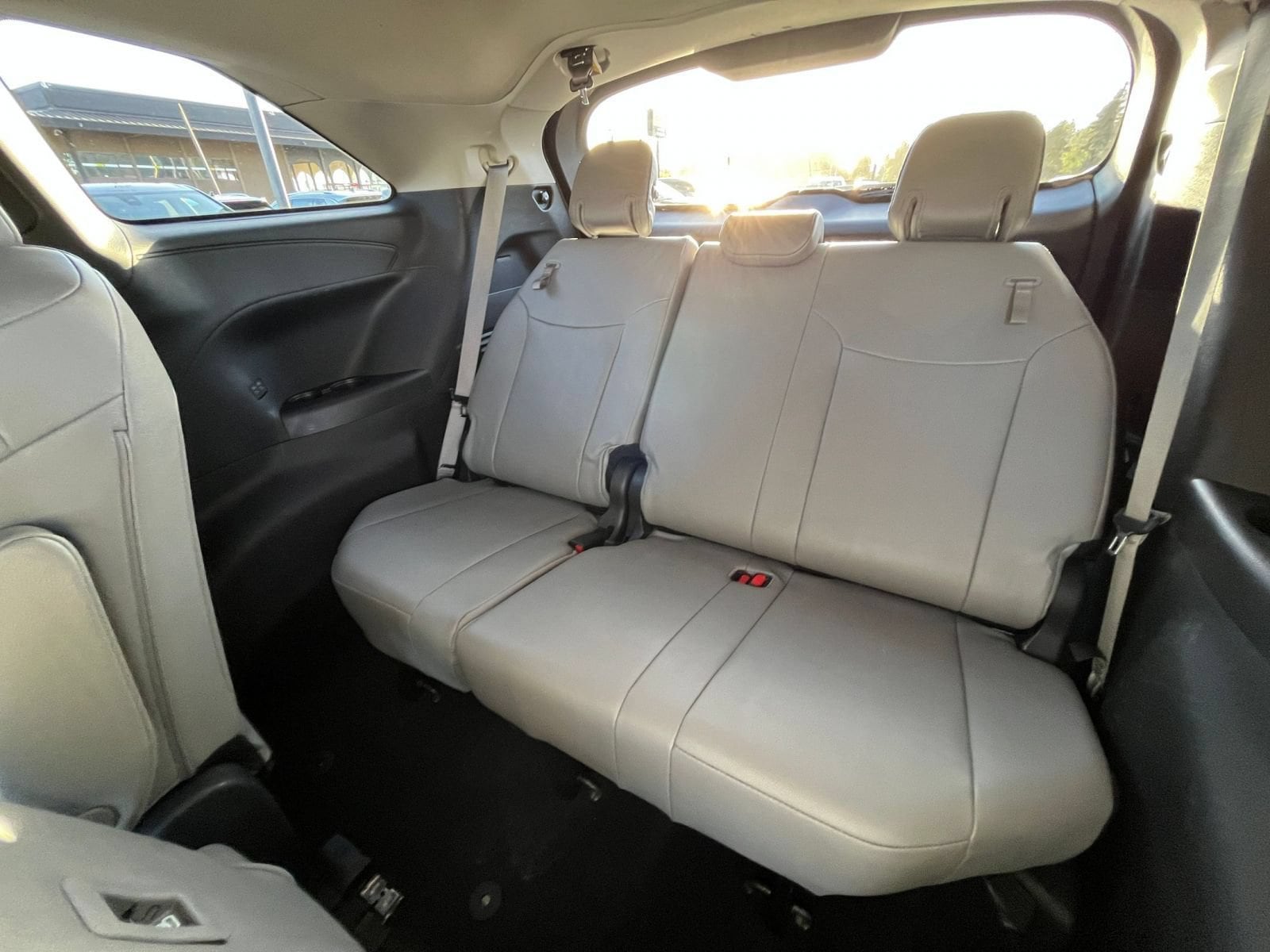 Thumbnail: 2025 Toyota Sienna - 30
