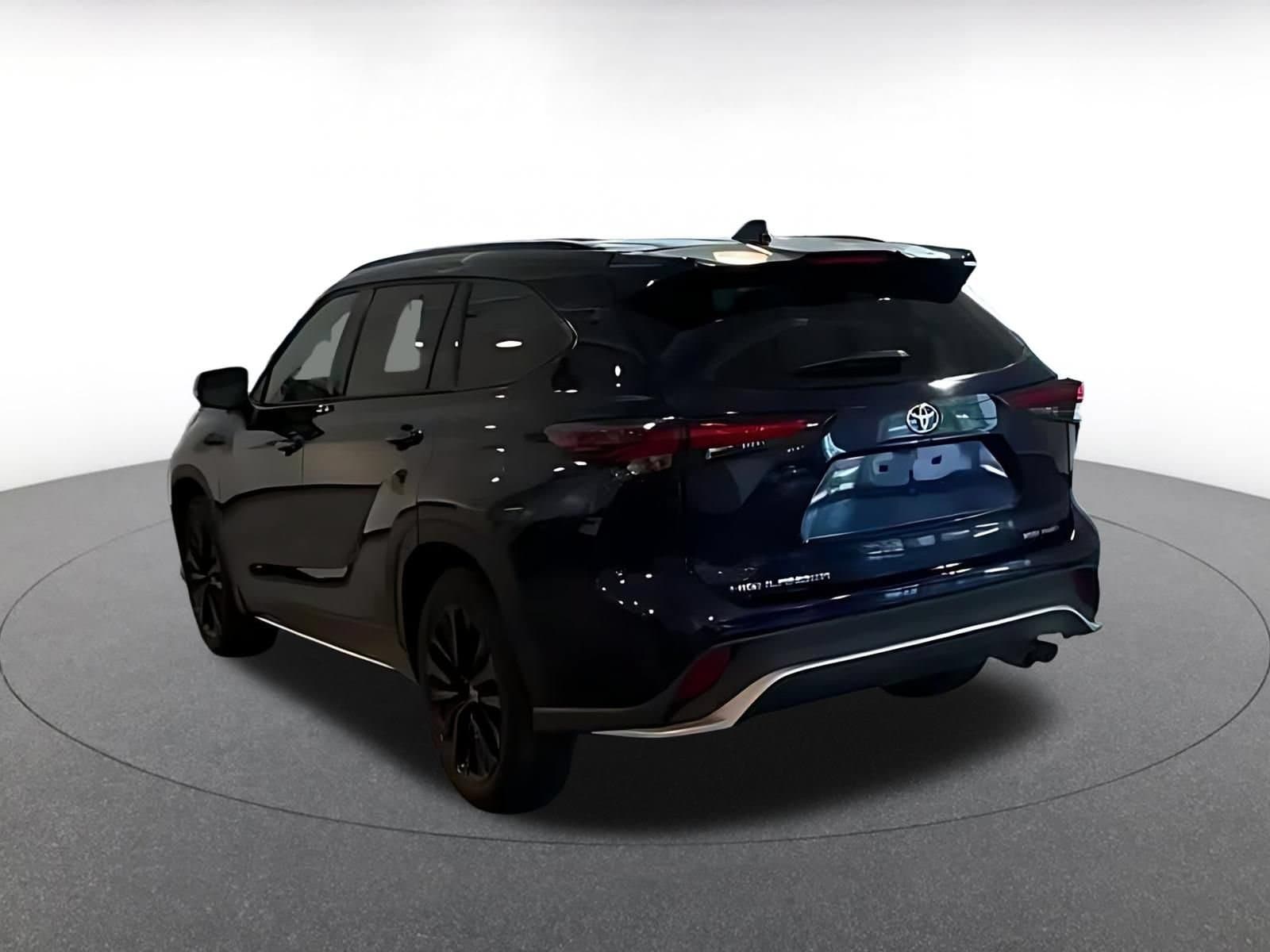 Thumbnail: 2025 Toyota Highlander - 10