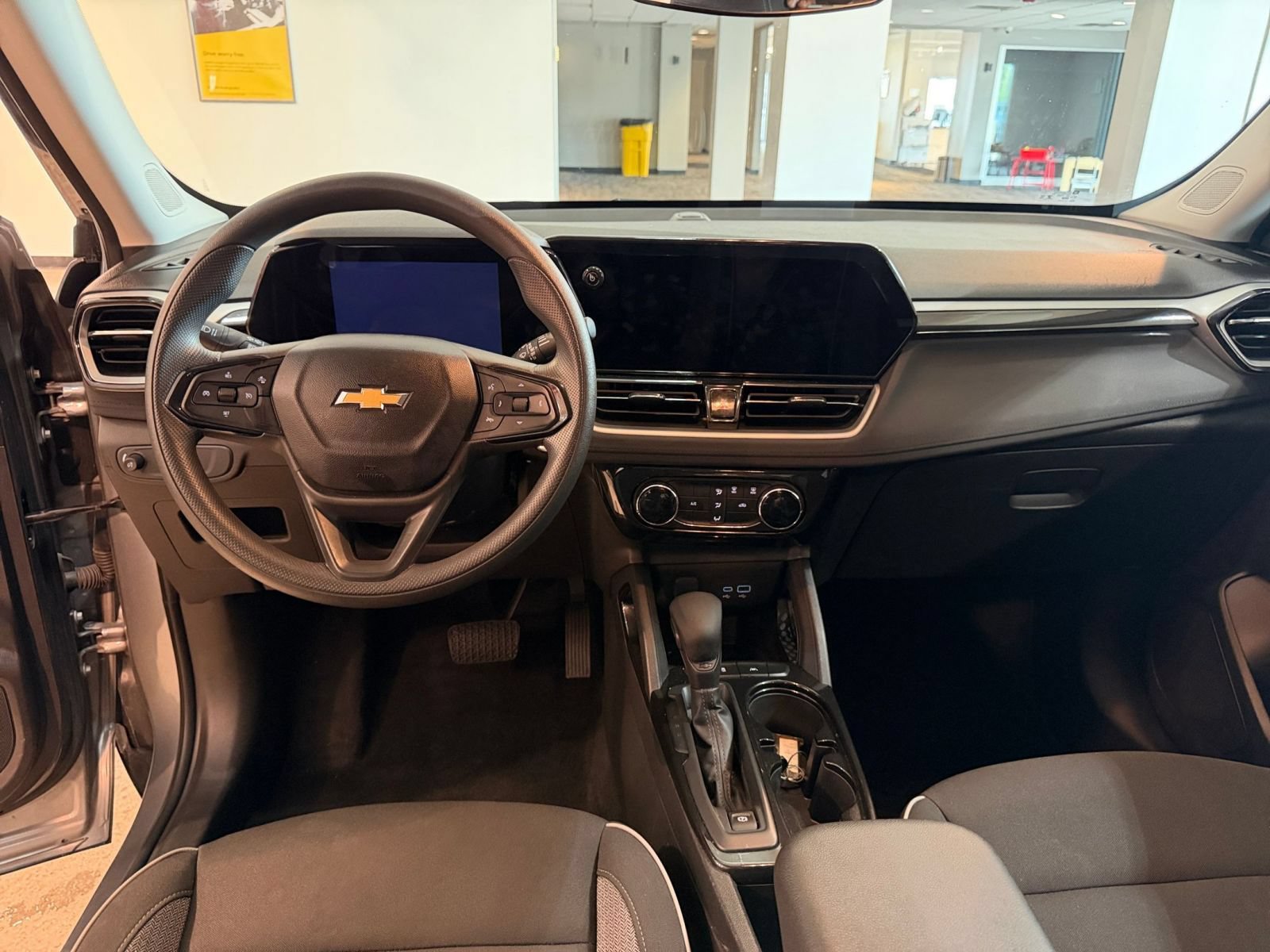 Thumbnail: 2025 Chevrolet TrailBlazer - 32