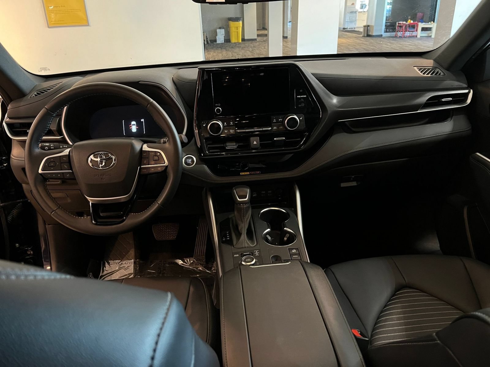 Thumbnail: 2025 Toyota Highlander - 35