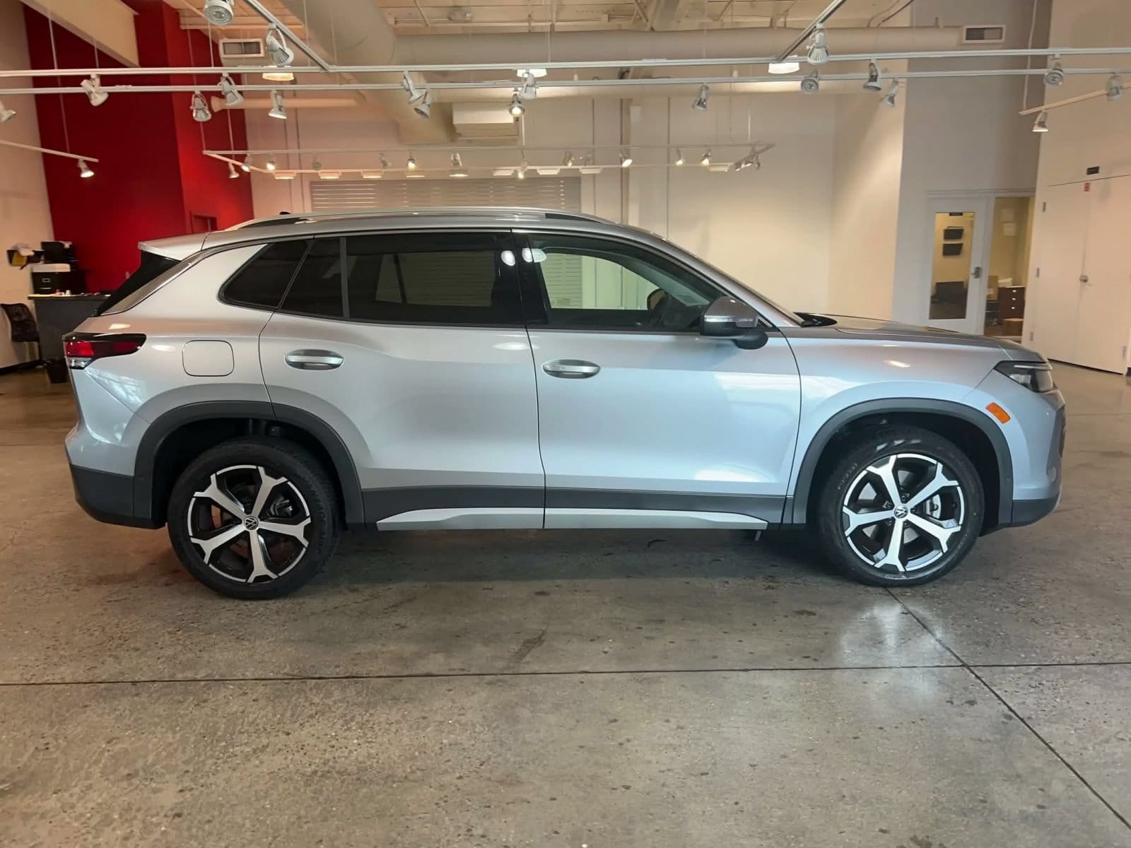 Thumbnail: 2026 Volkswagen Tiguan - 15
