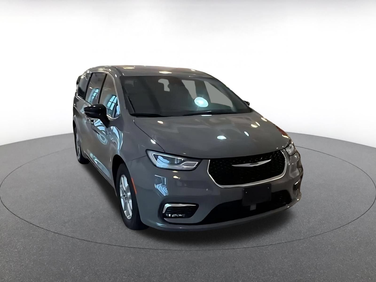 Thumbnail: 2025 Chrysler Pacifica - 3