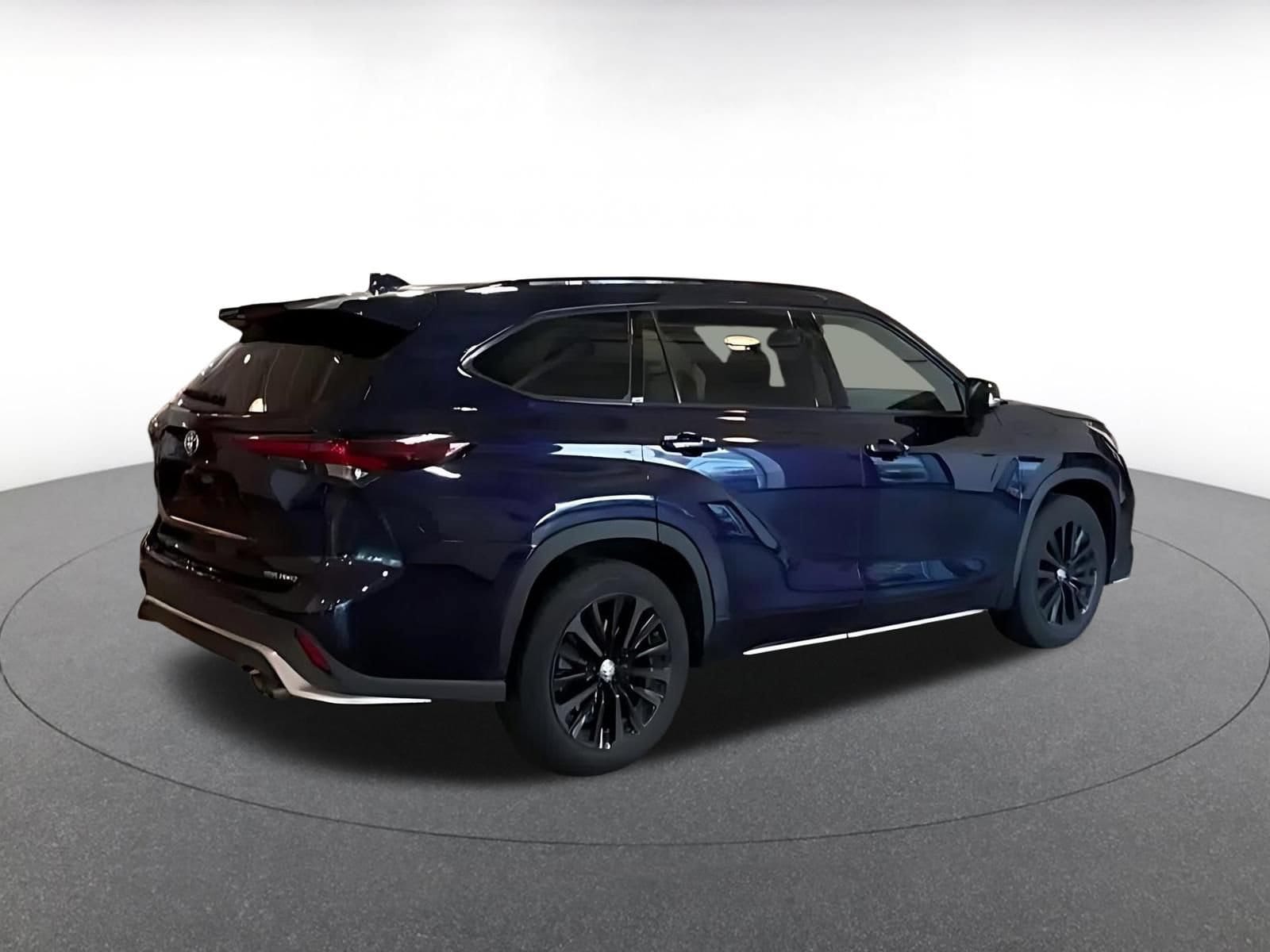 Thumbnail: 2025 Toyota Highlander - 14
