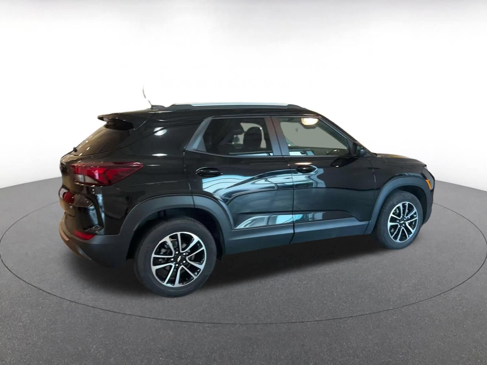 Thumbnail: 2025 Chevrolet TrailBlazer - 14