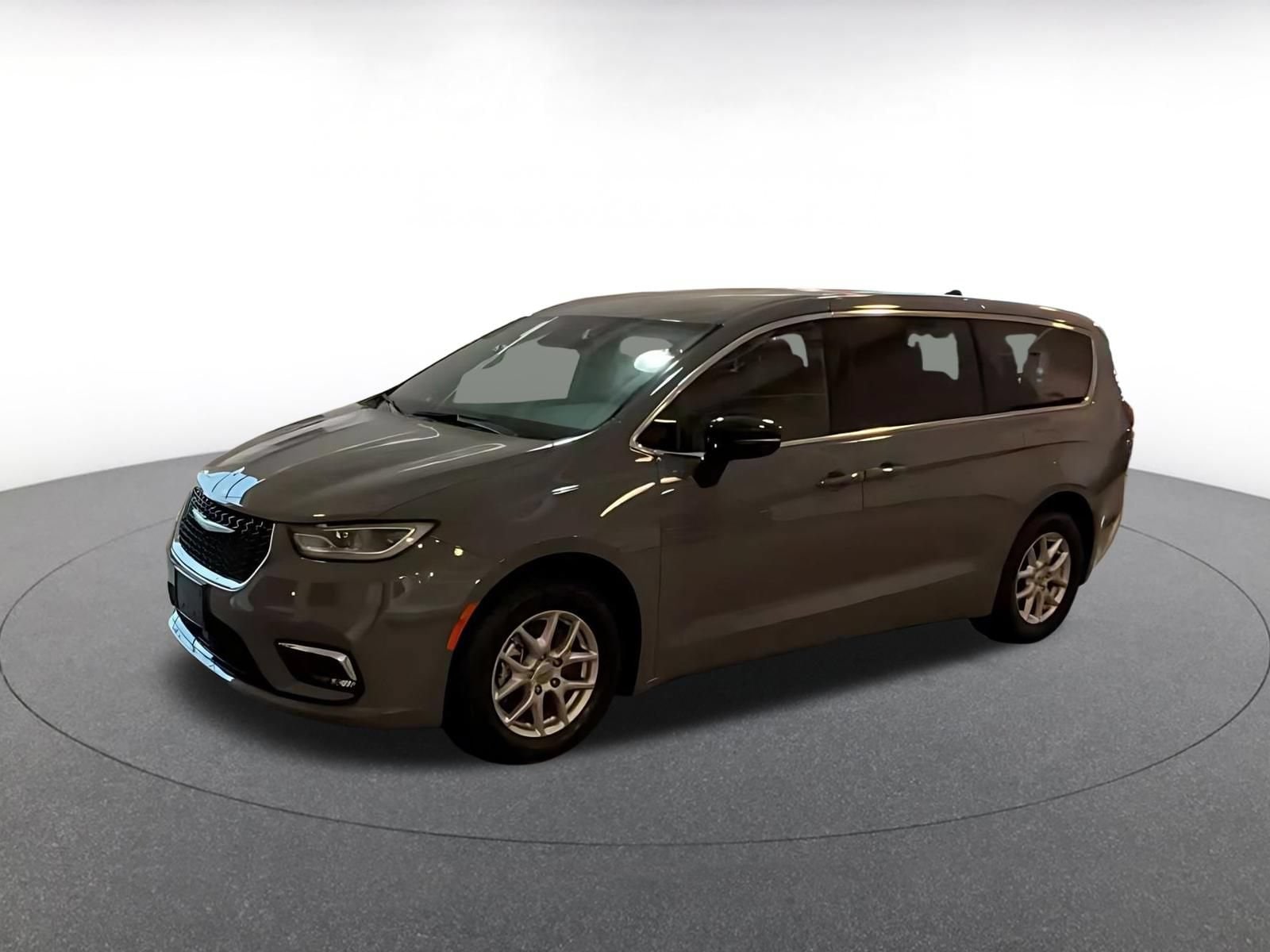Thumbnail: 2025 Chrysler Pacifica - 7