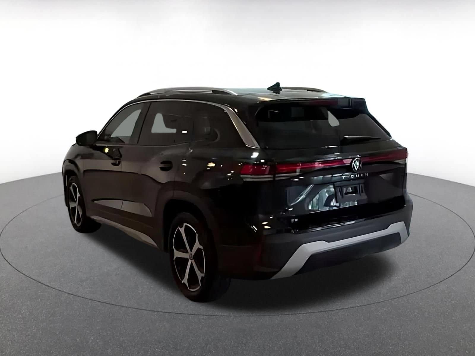 Thumbnail: 2026 Volkswagen Tiguan - 10