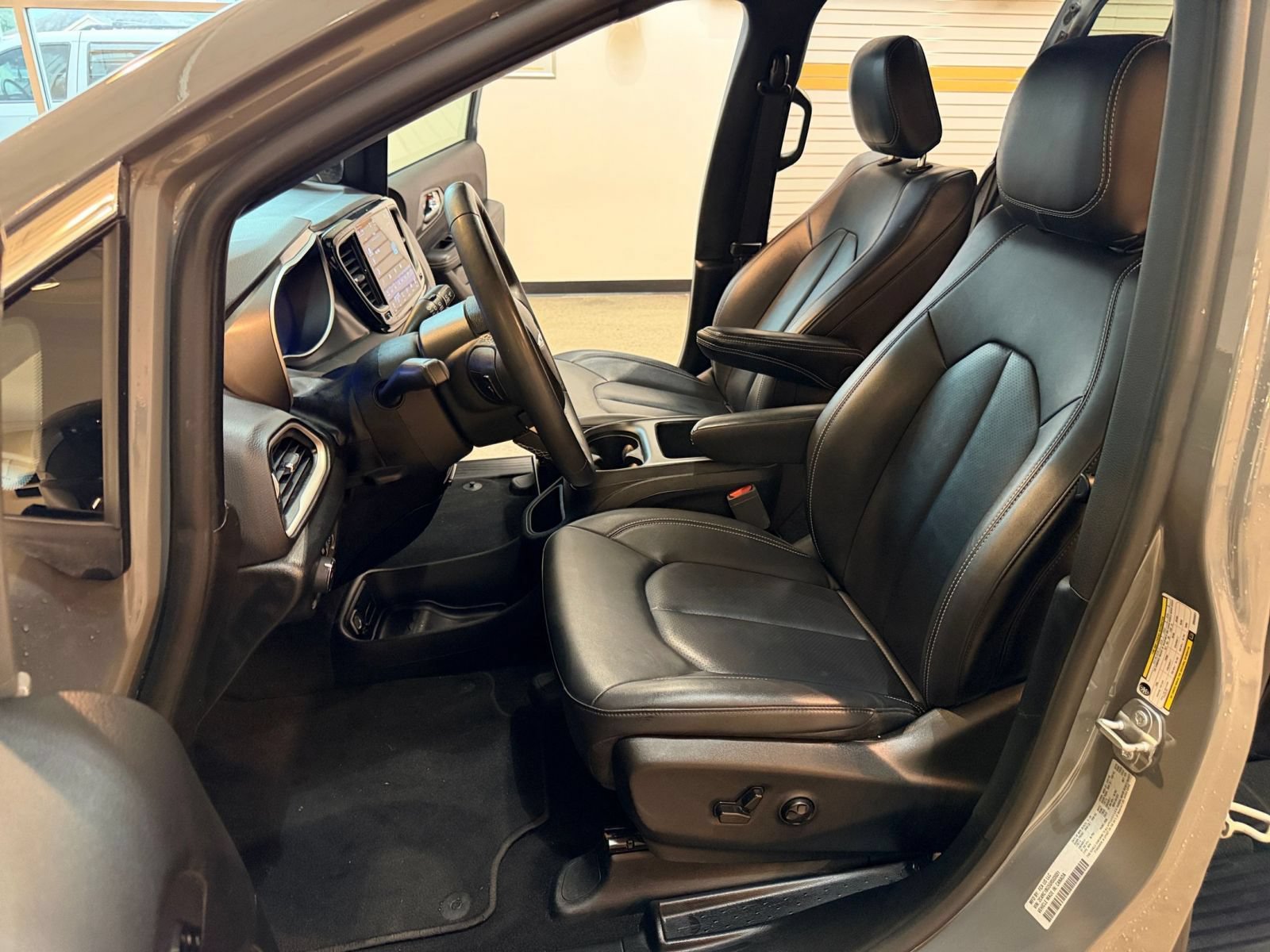 Thumbnail: 2025 Chrysler Pacifica - 27