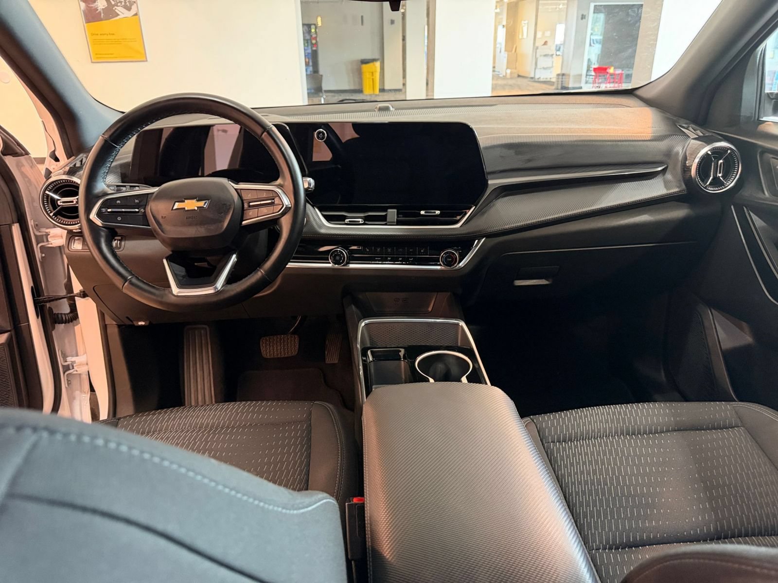 Thumbnail: 2025 Chevrolet Equinox - 32