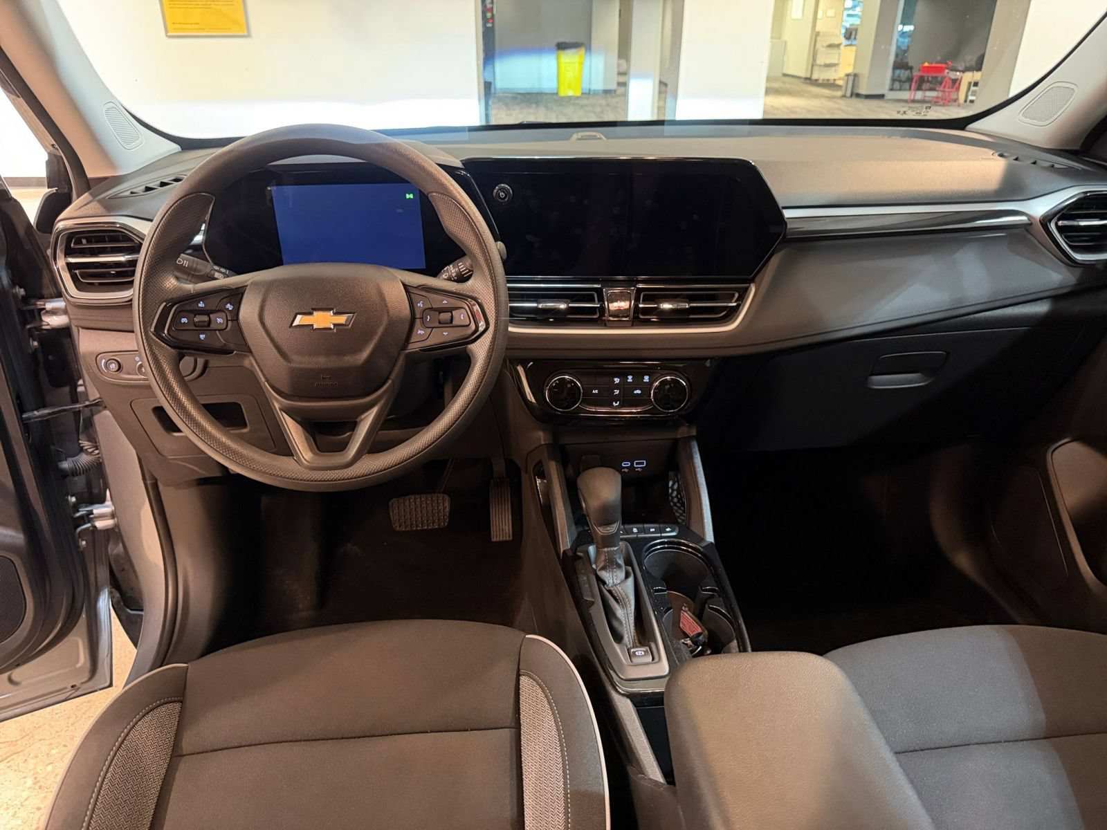 Thumbnail: 2025 Chevrolet TrailBlazer - 32