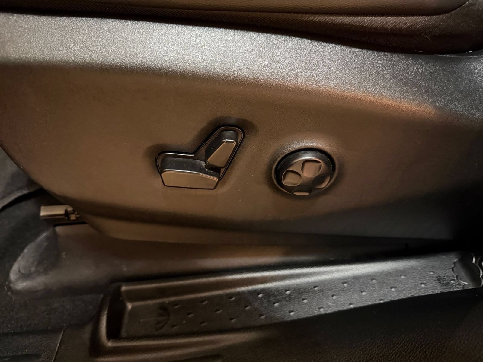 Thumbnail: 2025 Chrysler Pacifica - 21