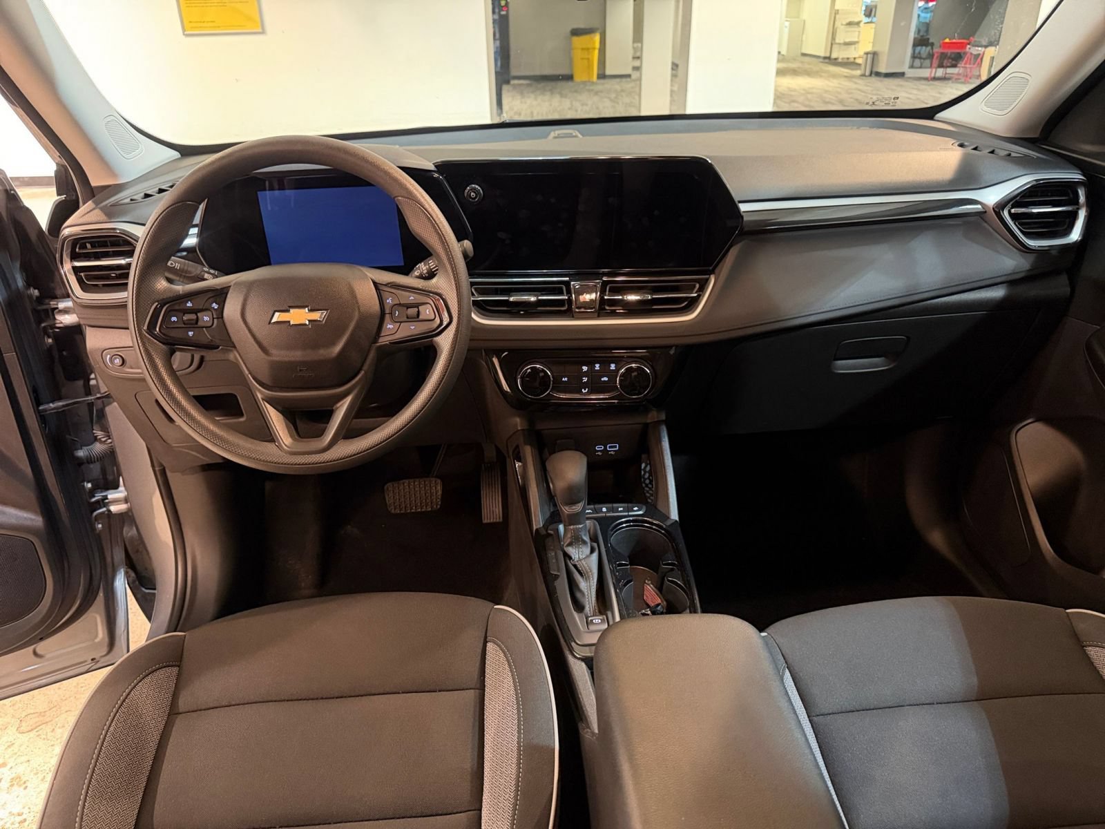 Thumbnail: 2025 Chevrolet TrailBlazer - 31