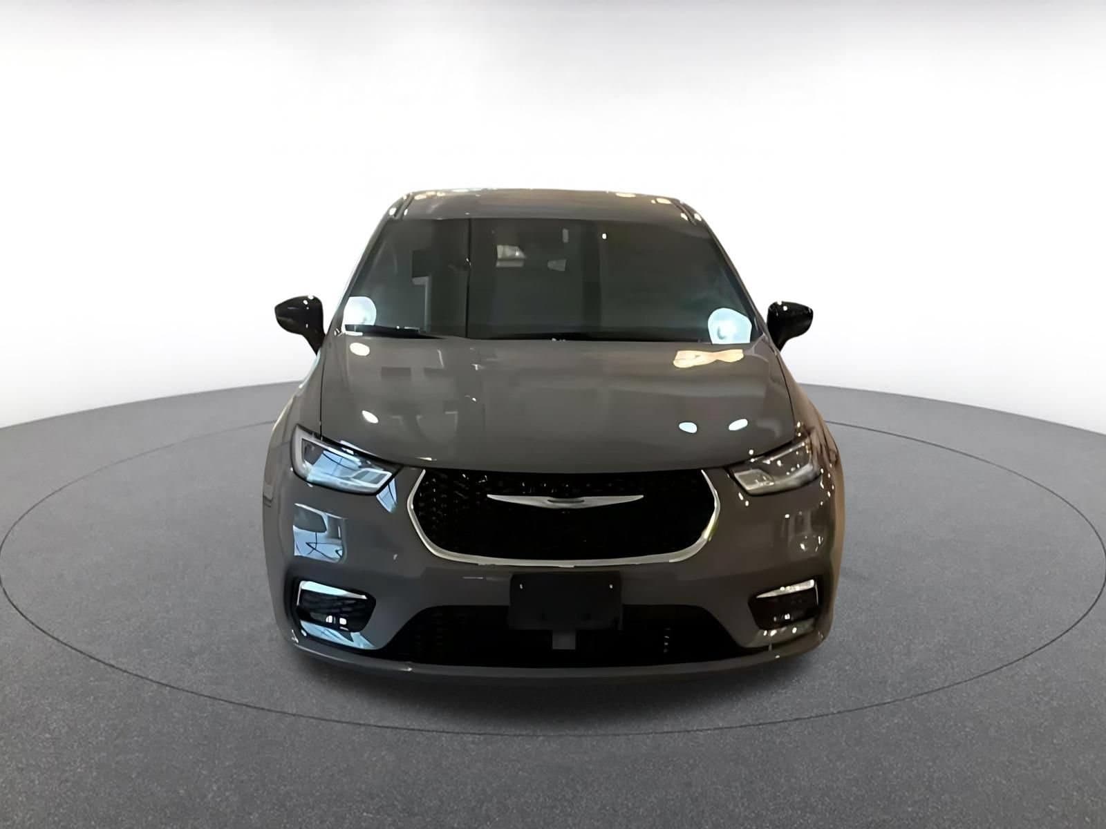 Thumbnail: 2025 Chrysler Pacifica - 4