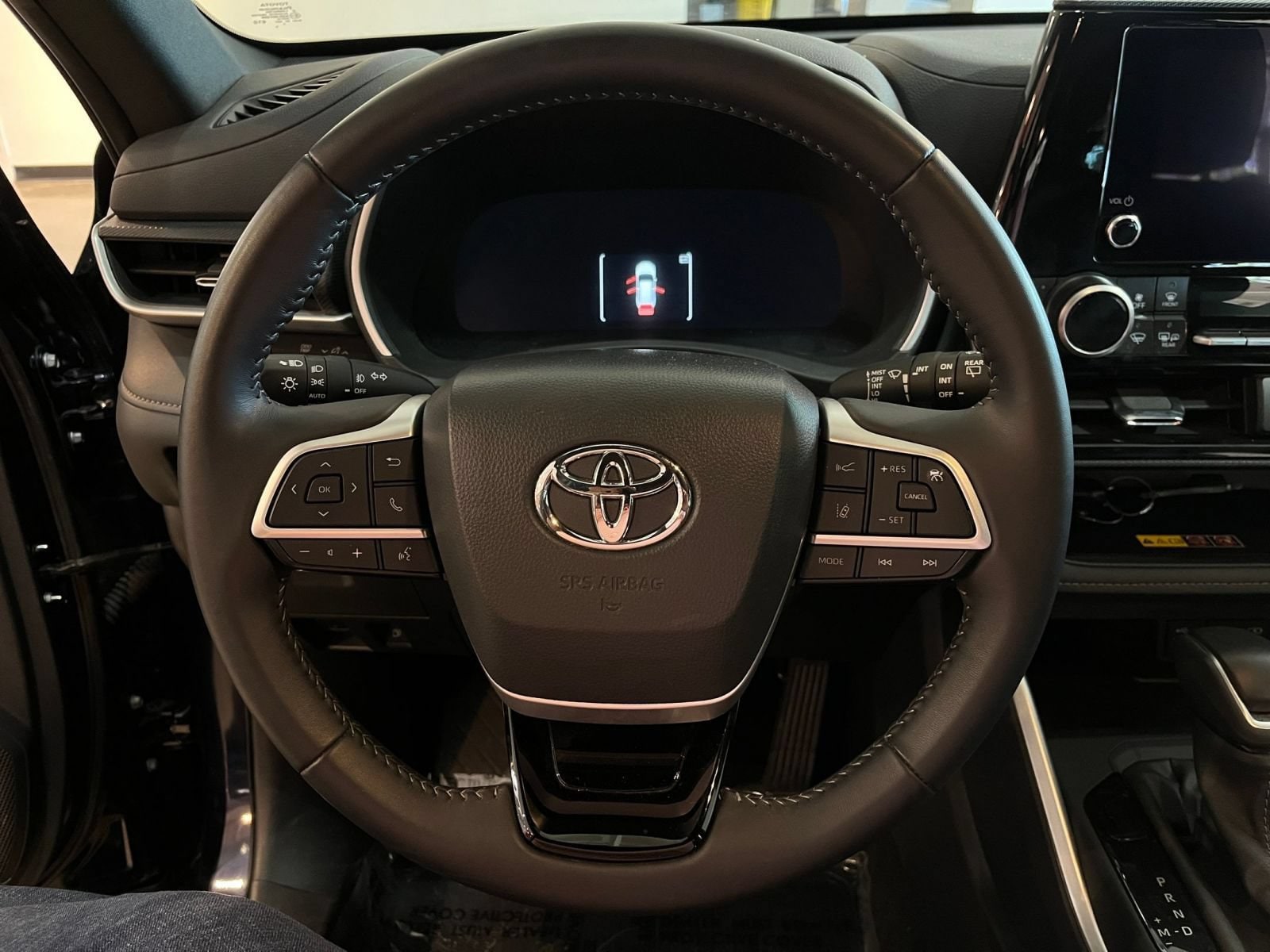 Thumbnail: 2025 Toyota Highlander - 28
