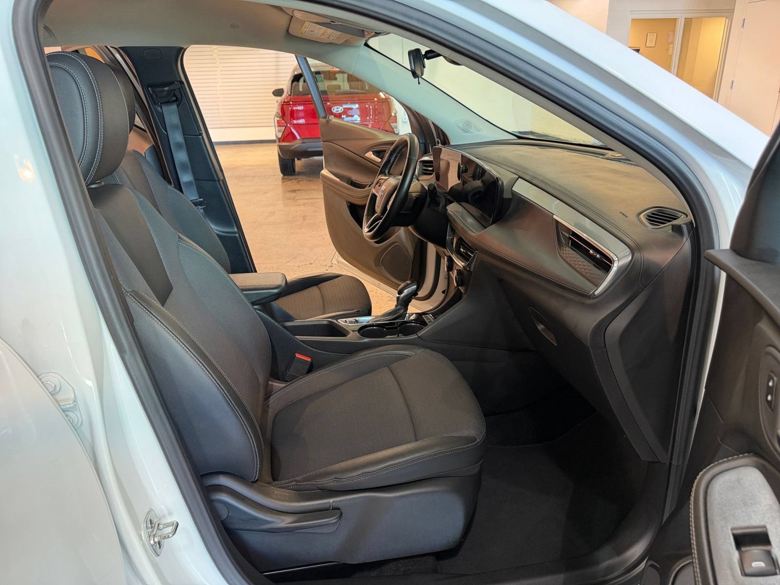 Thumbnail: 2025 Buick Encore GX - 34
