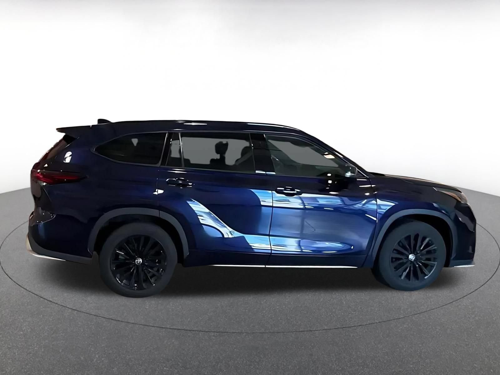 Thumbnail: 2025 Toyota Highlander - 15