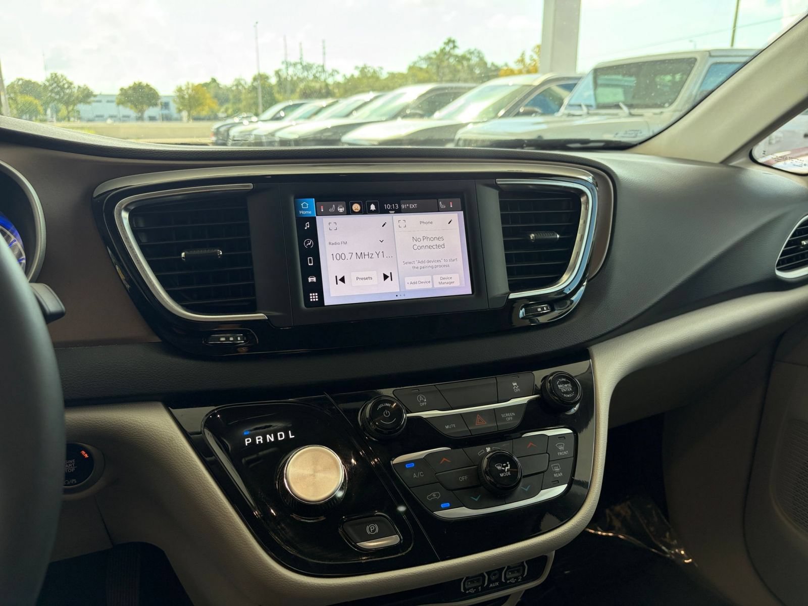 Thumbnail: 2024 Chrysler Voyager - 16