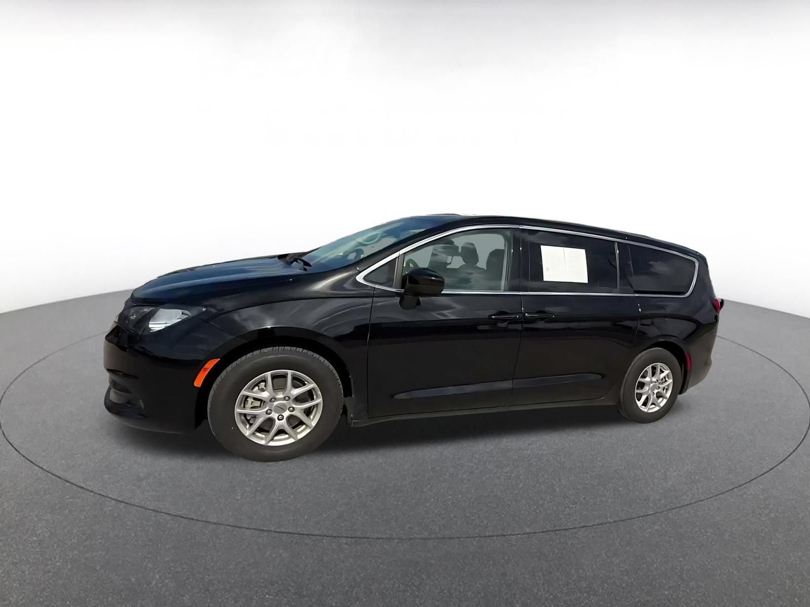 Thumbnail: 2024 Chrysler Voyager - 7